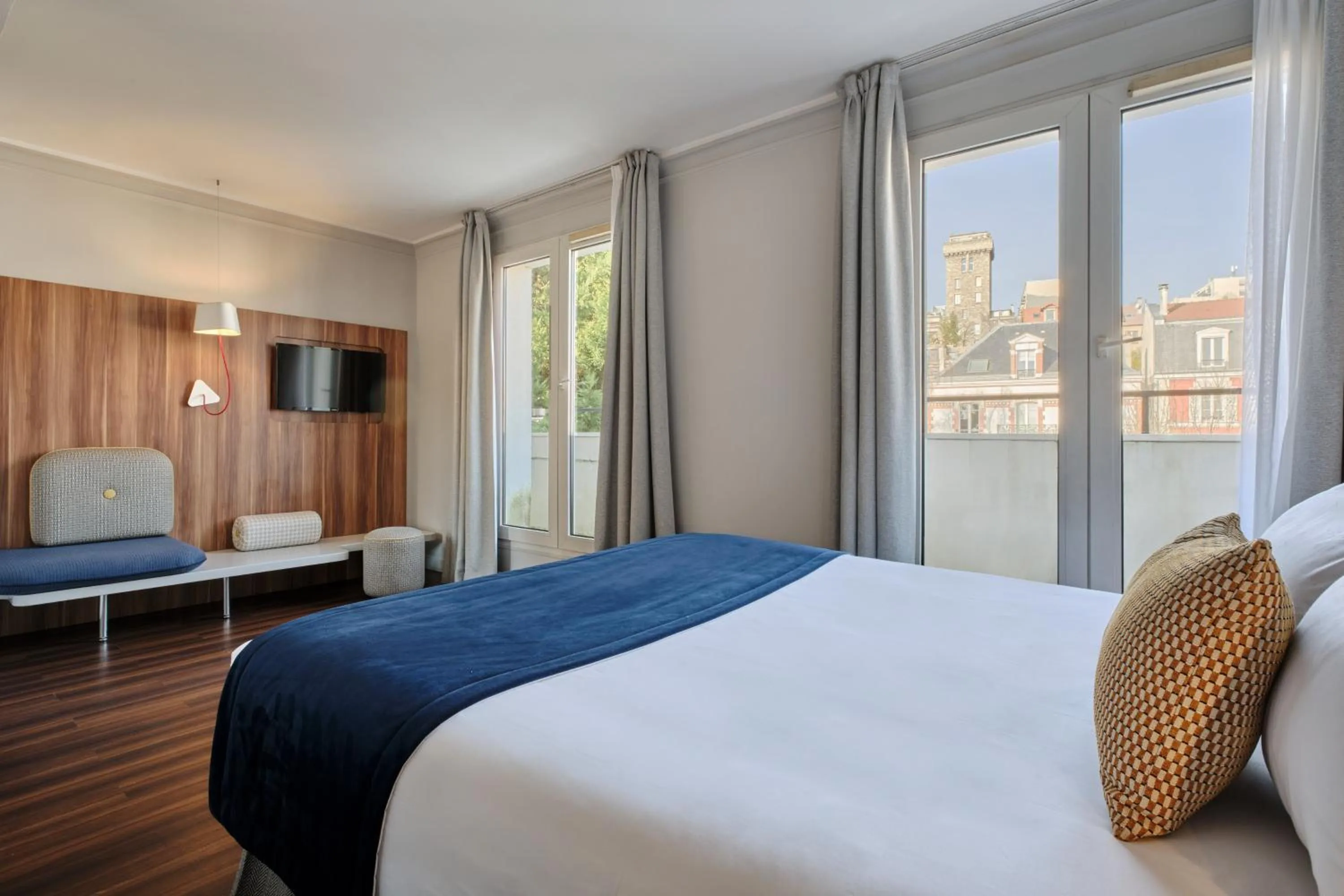 Classic Double or Twin Room in Hotel Atrium by Happyculture