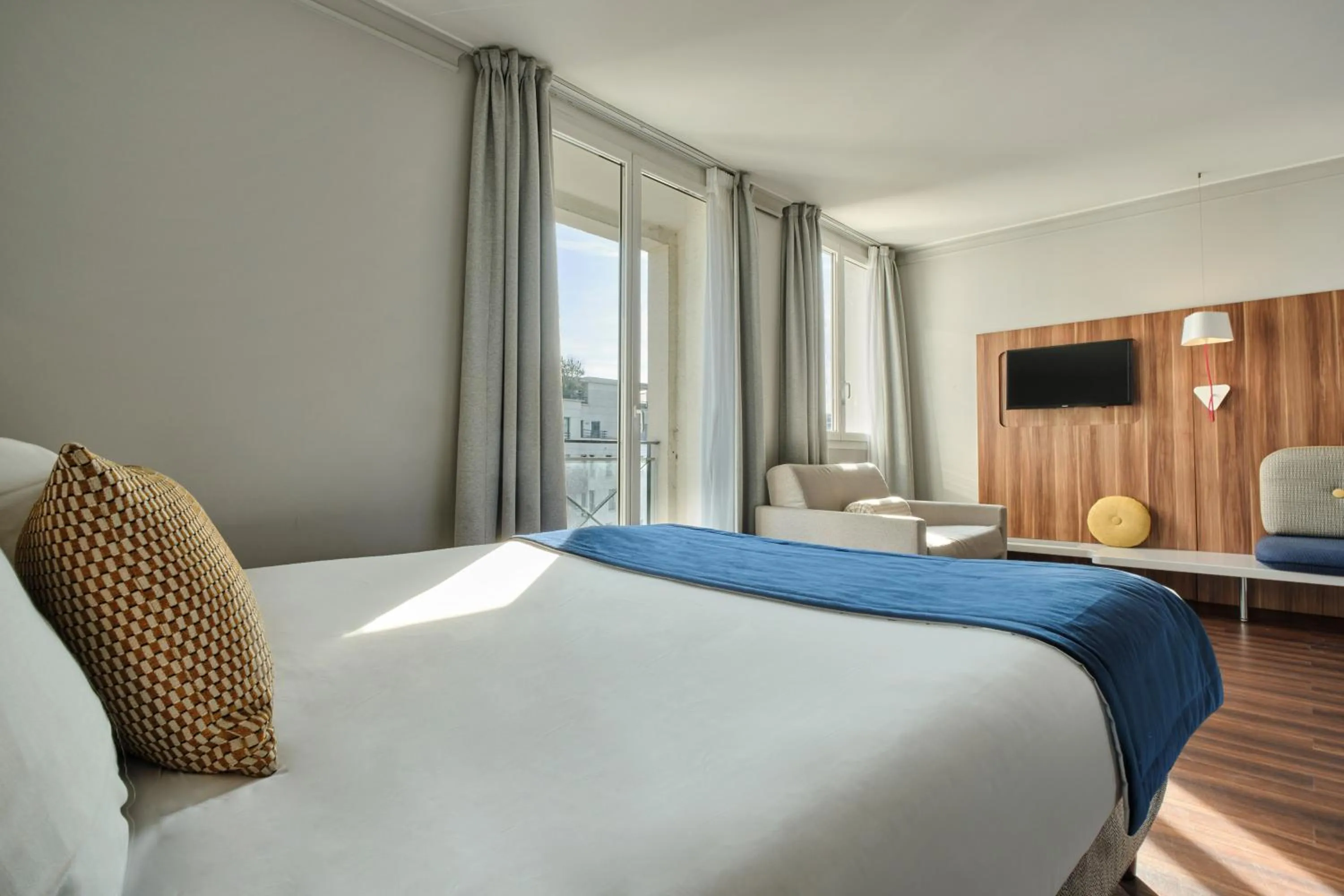 Privilege Triple Room in Hotel Atrium by Happyculture