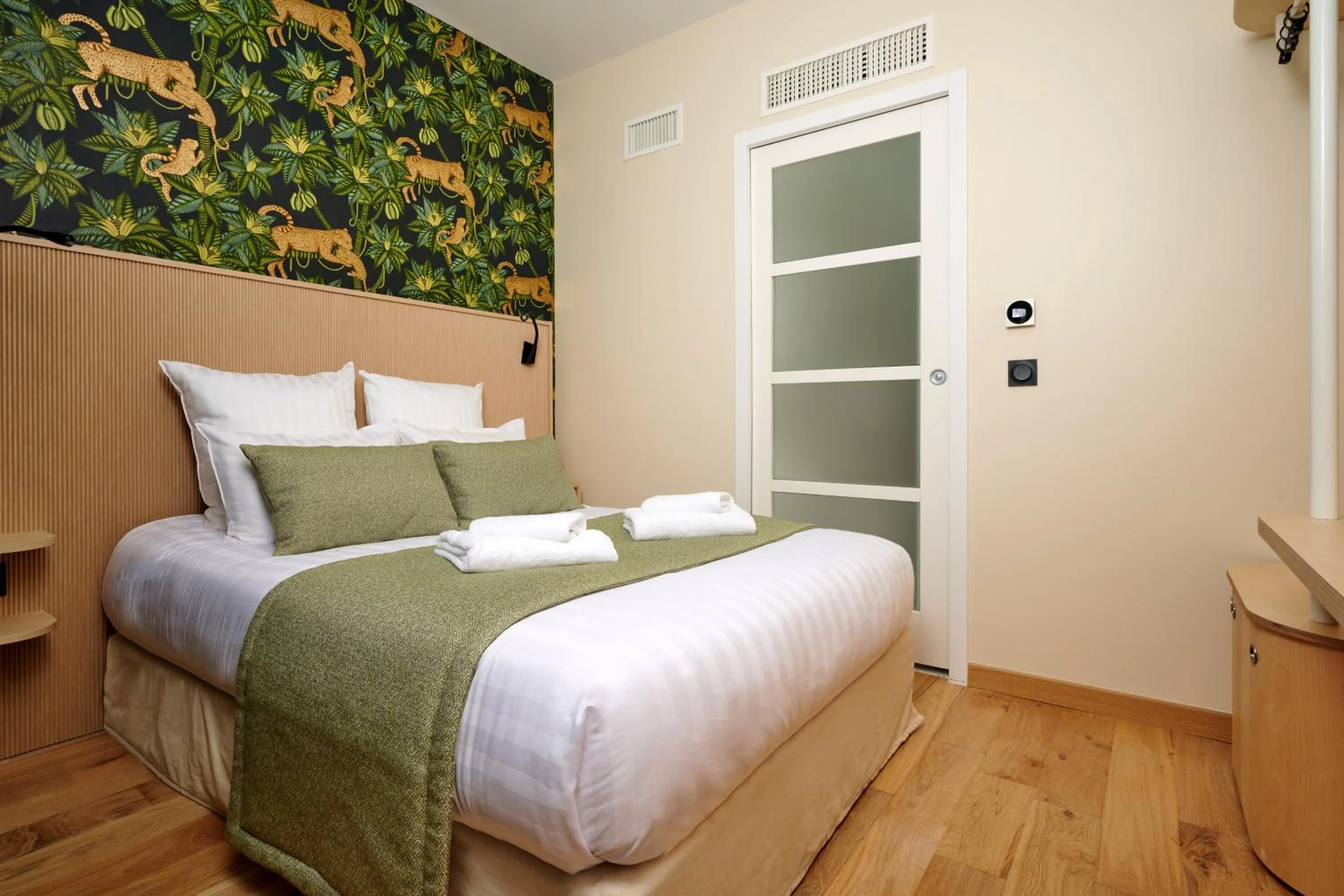 Standard Double Room in VLH Montparnasse Eiffel