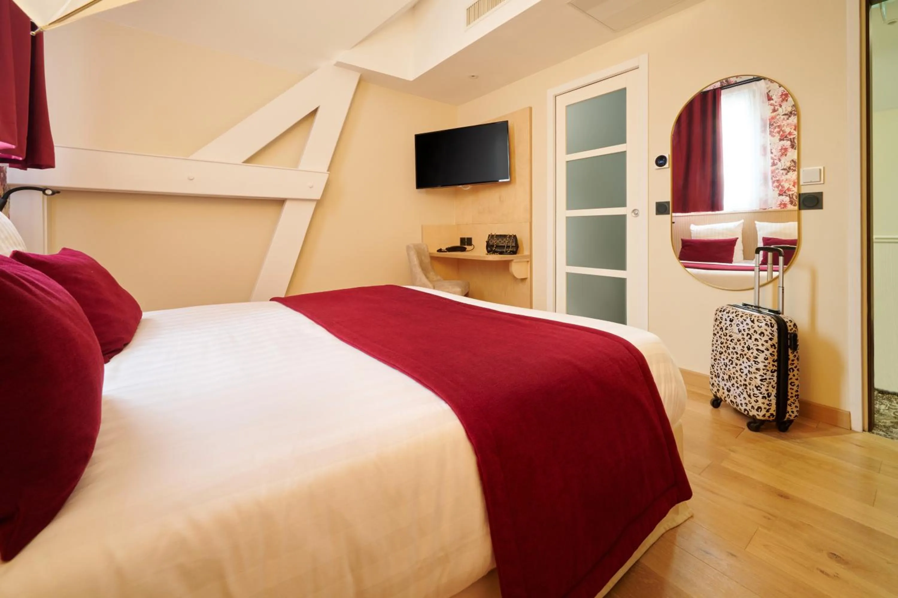 Superior Double Room in VLH Montparnasse Eiffel