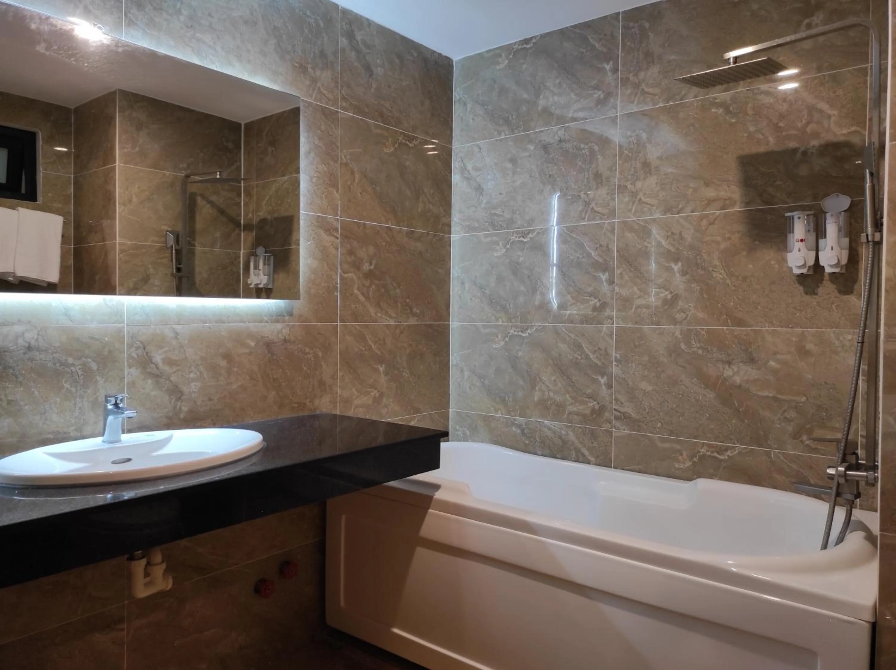 Deluxe Queen Room with Two Queen Beds in HỒNG HẢI 2 HOTEL