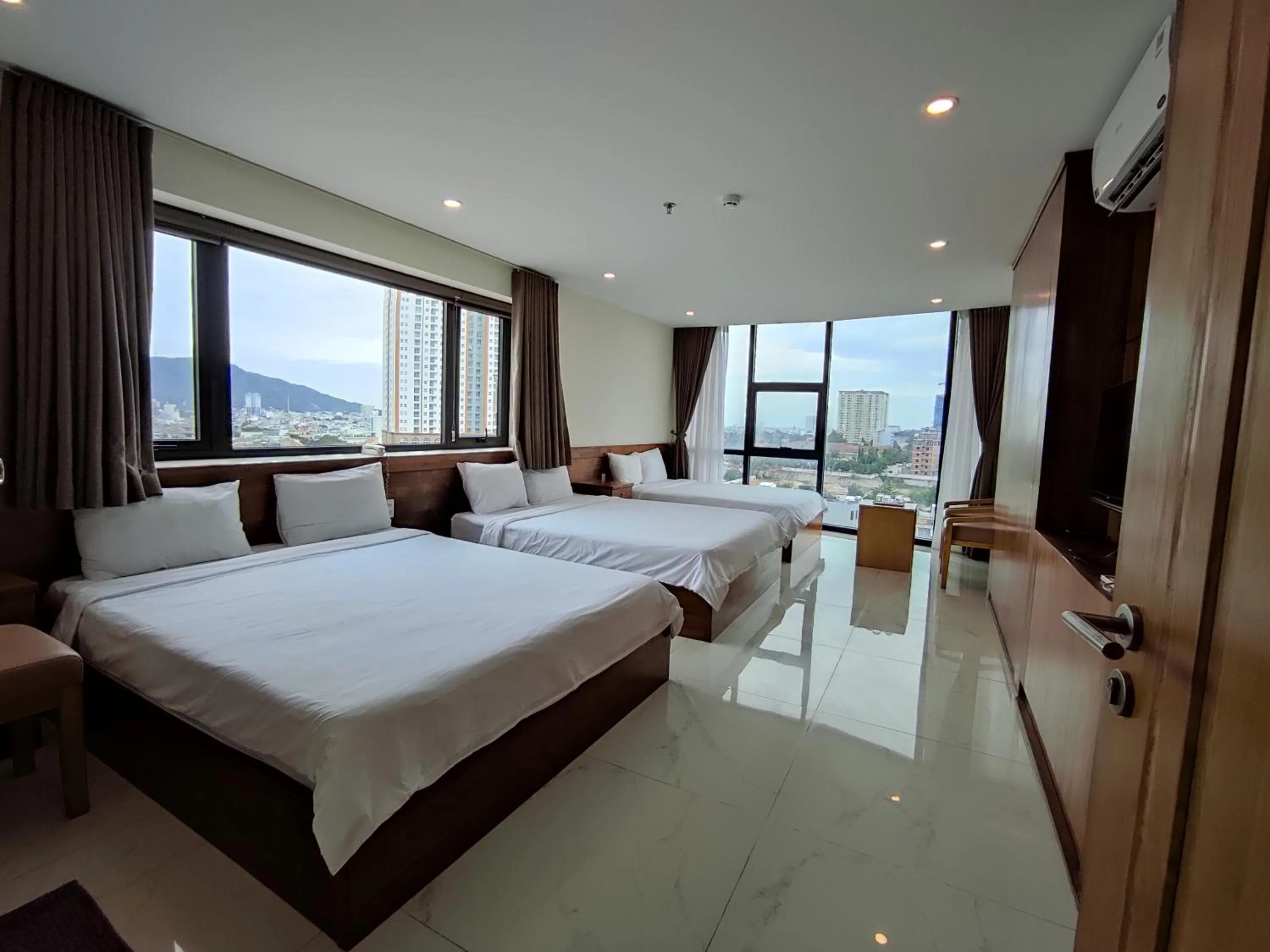 Family Room with Sea View in HỒNG HẢI 2 HOTEL