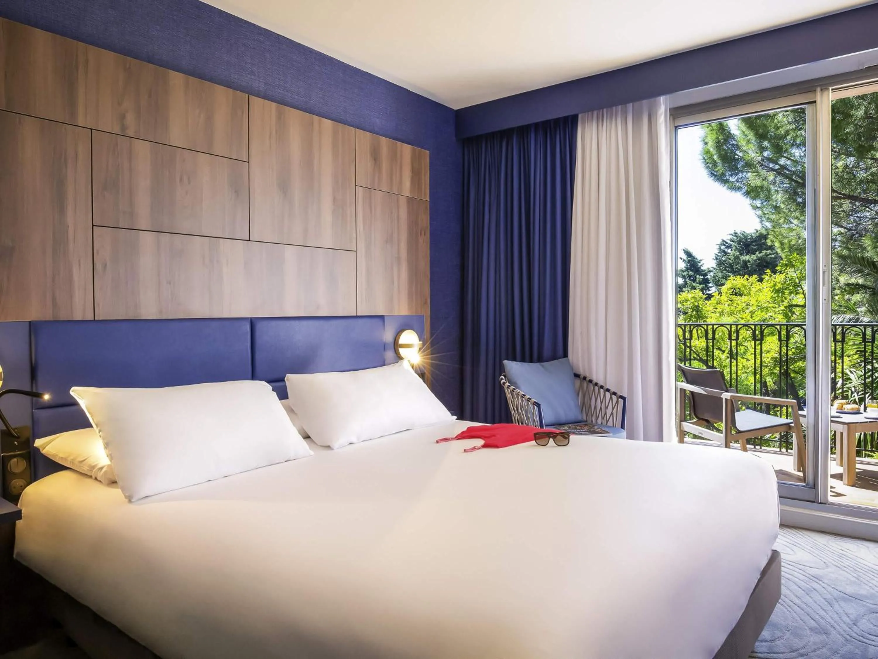 Privilege Double Room with Patio and Garden View in Mercure Marseille Centre Bompard La Corniche