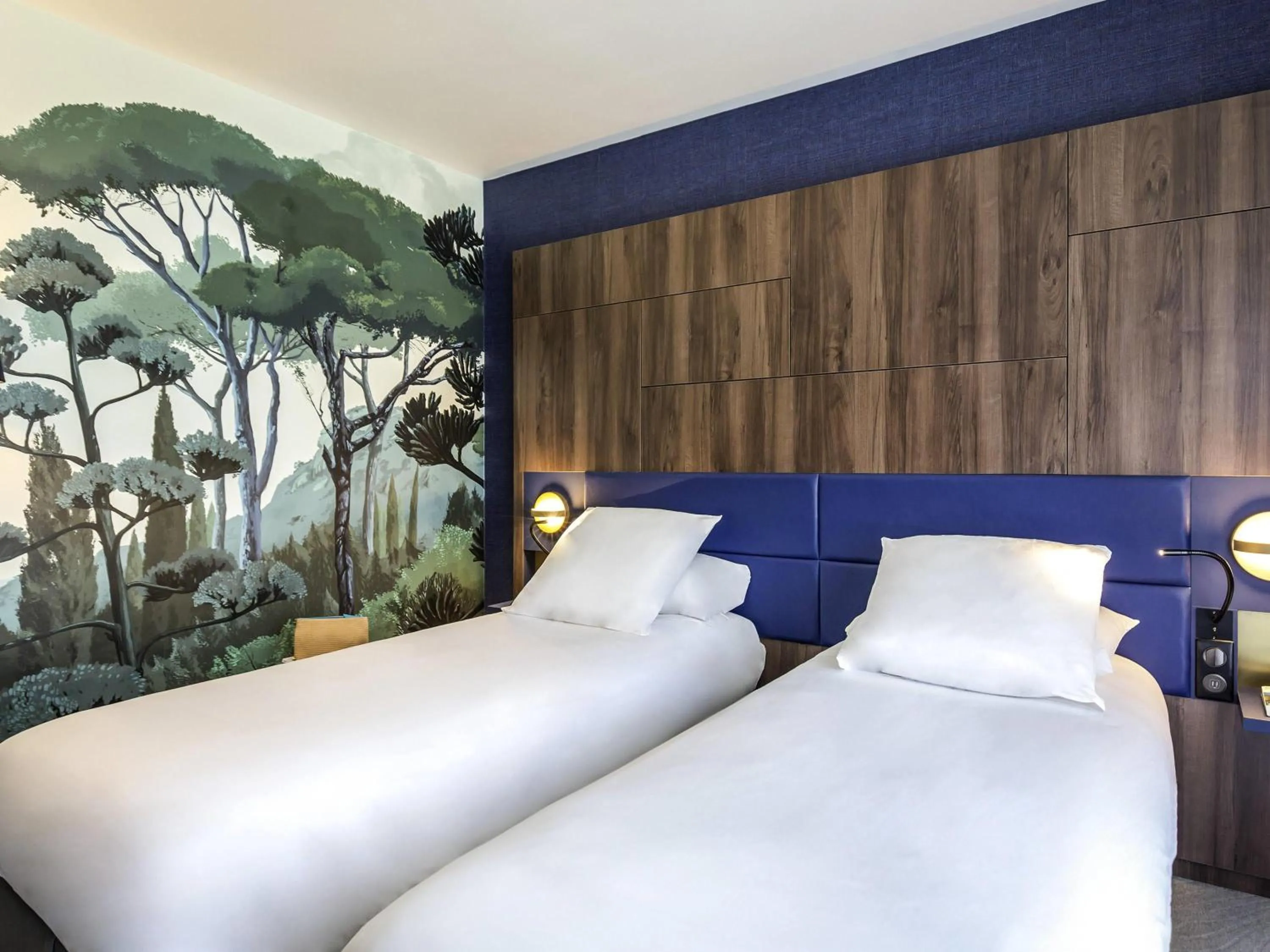 Classic Twin Room in Mercure Marseille Centre Bompard La Corniche