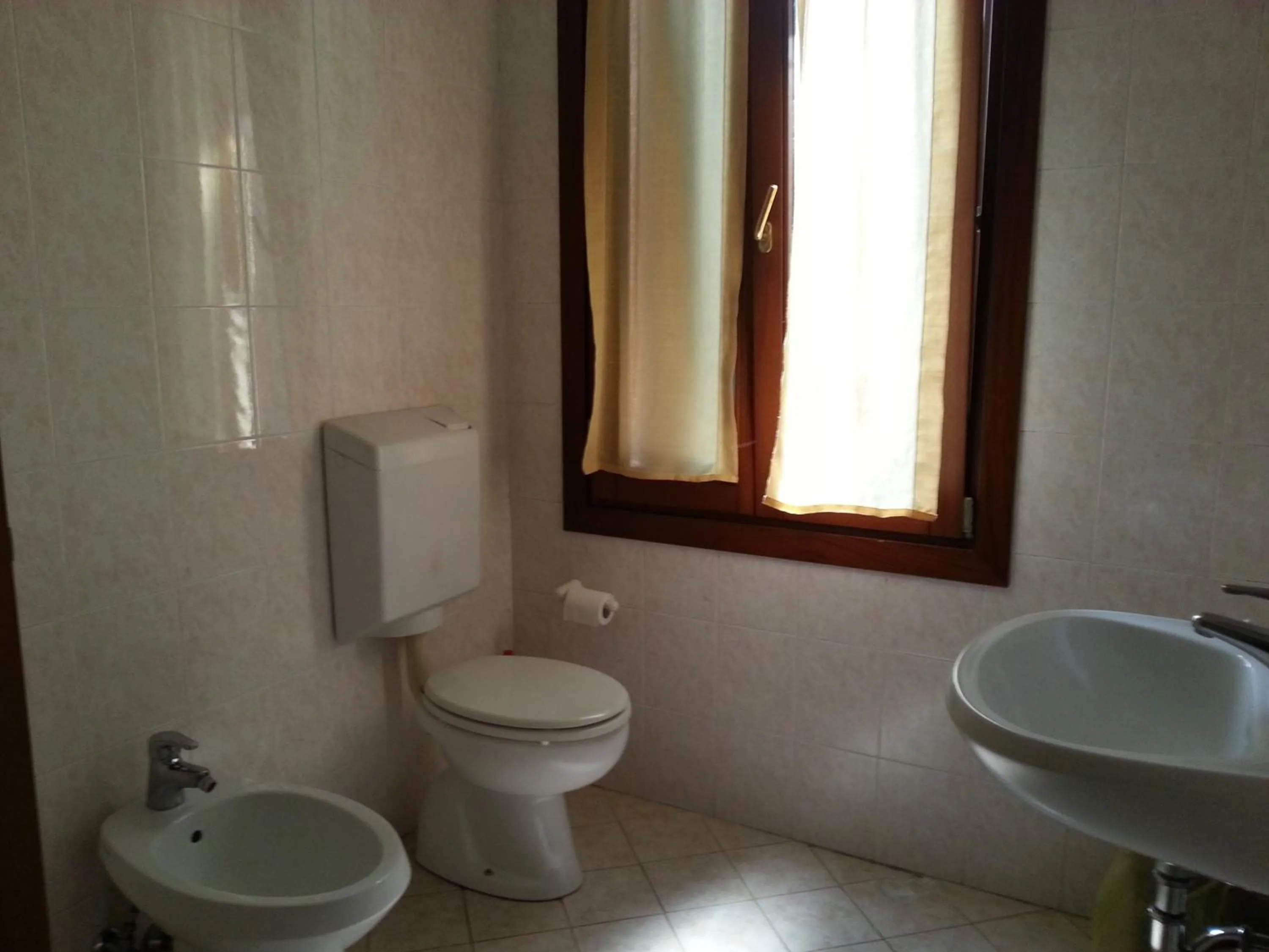 Twin Room with Private Bathroom in Nuova Locanda Belvedere