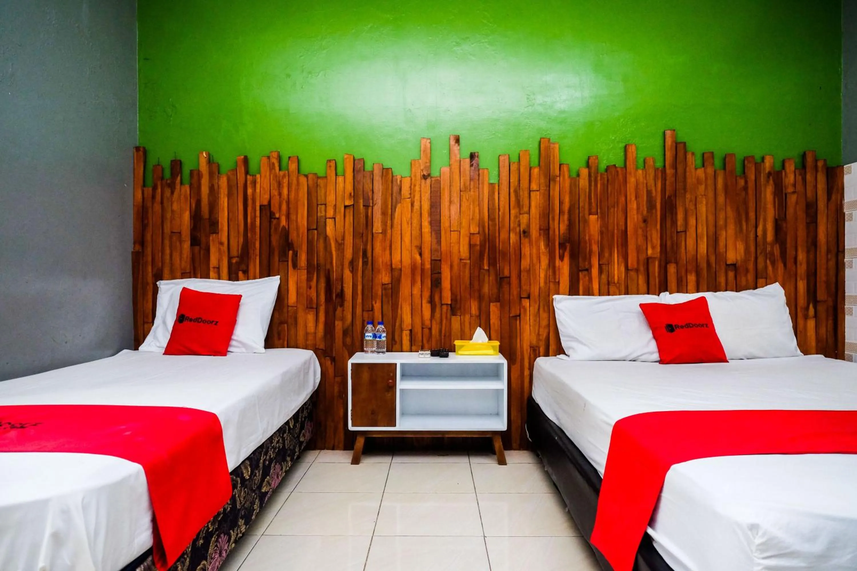 Twin Room in RedDoorz Syariah @ Colomadu 2