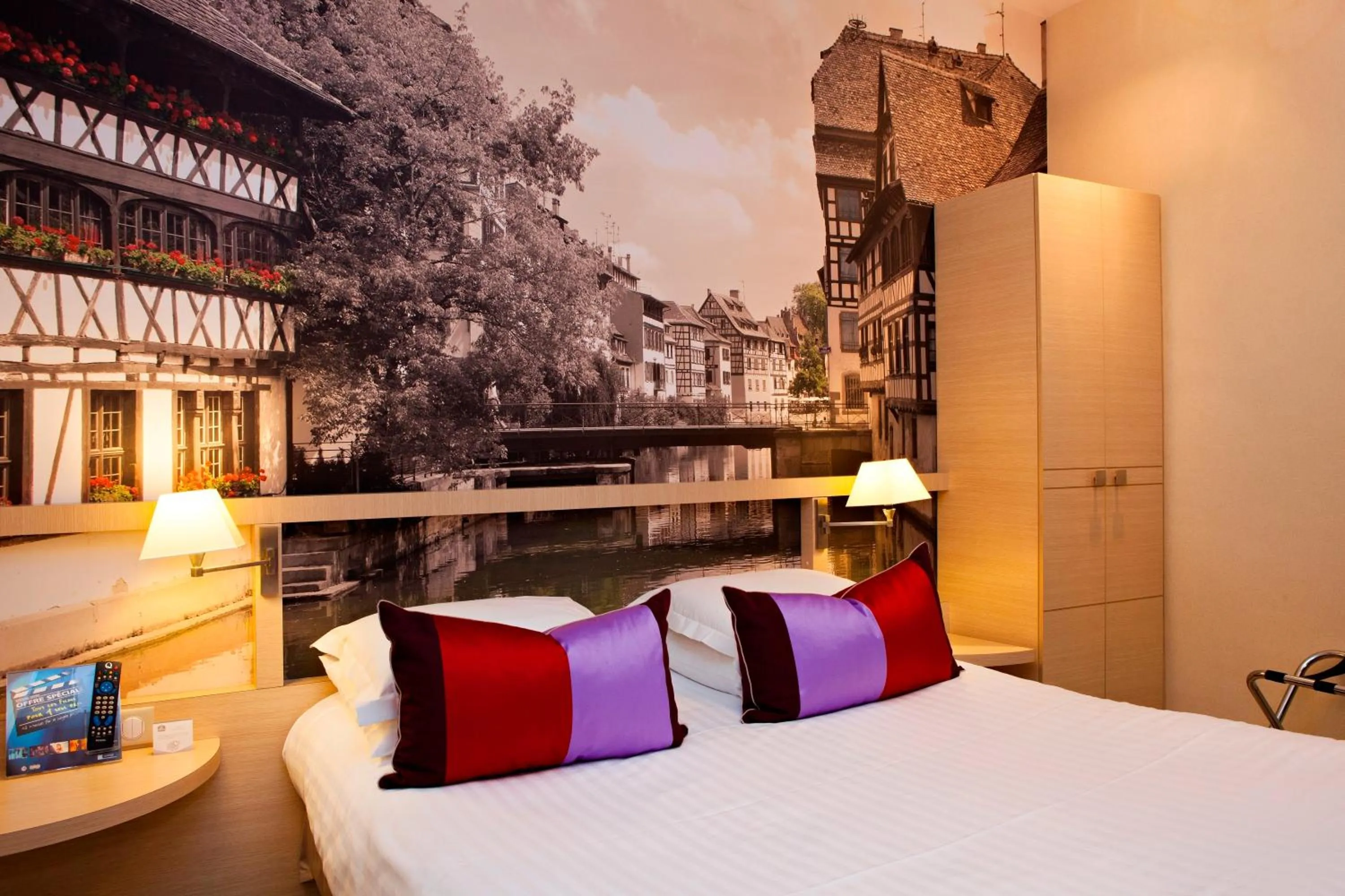 Comfort Queen Room in Best Western Plus Monopole Métropole