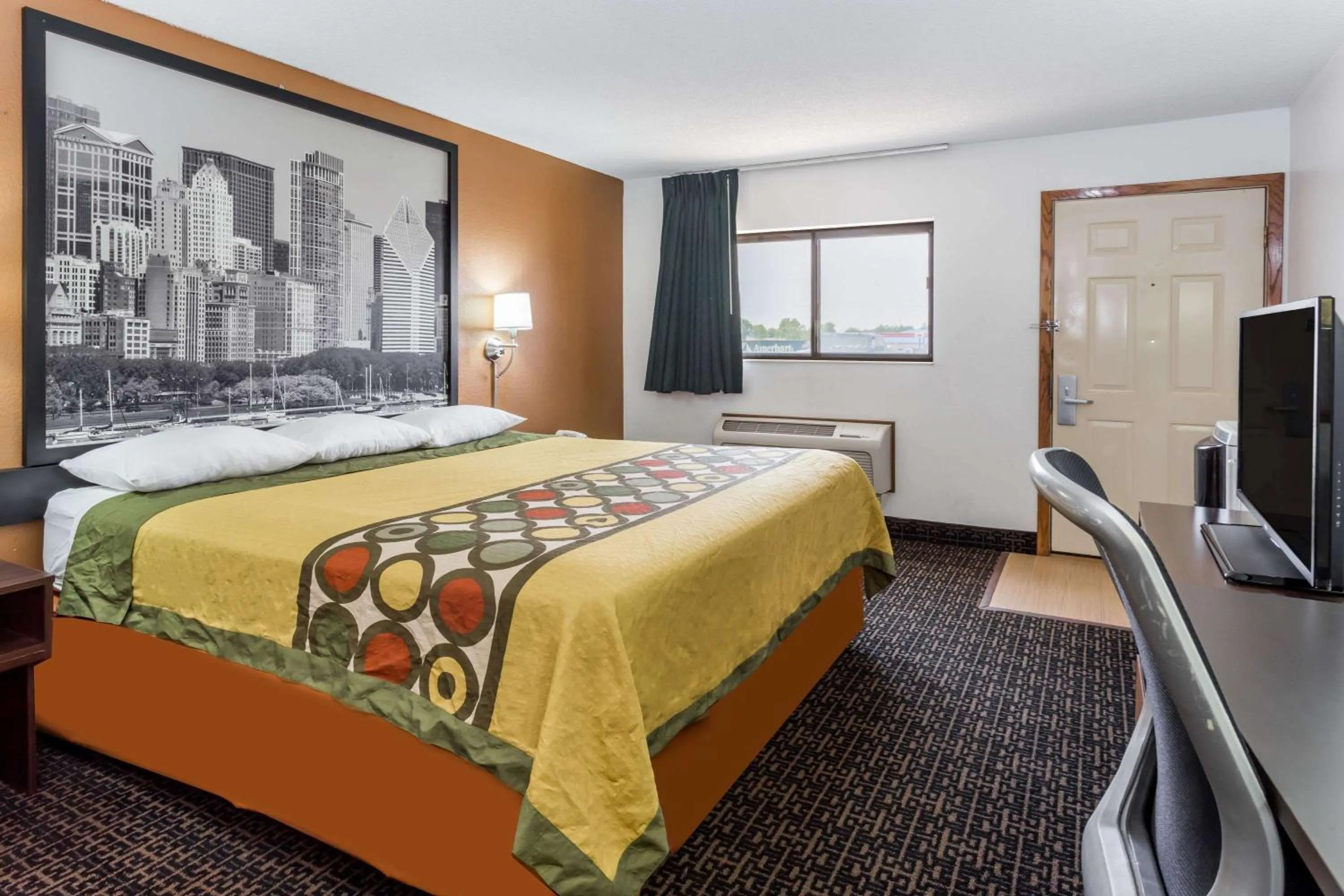 King Room - Disability Access/Non-Smoking in Super 8 by Wyndham Dixon