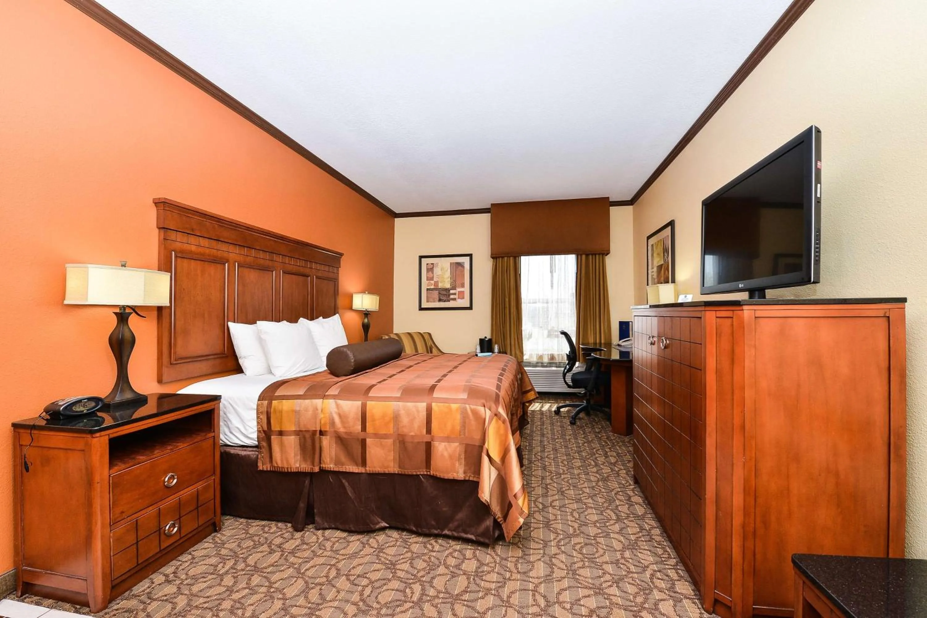 King Room with Roll-In Shower - Mobility Access/Communication Assistance in Best Western Plus Midwest Inn & Suites