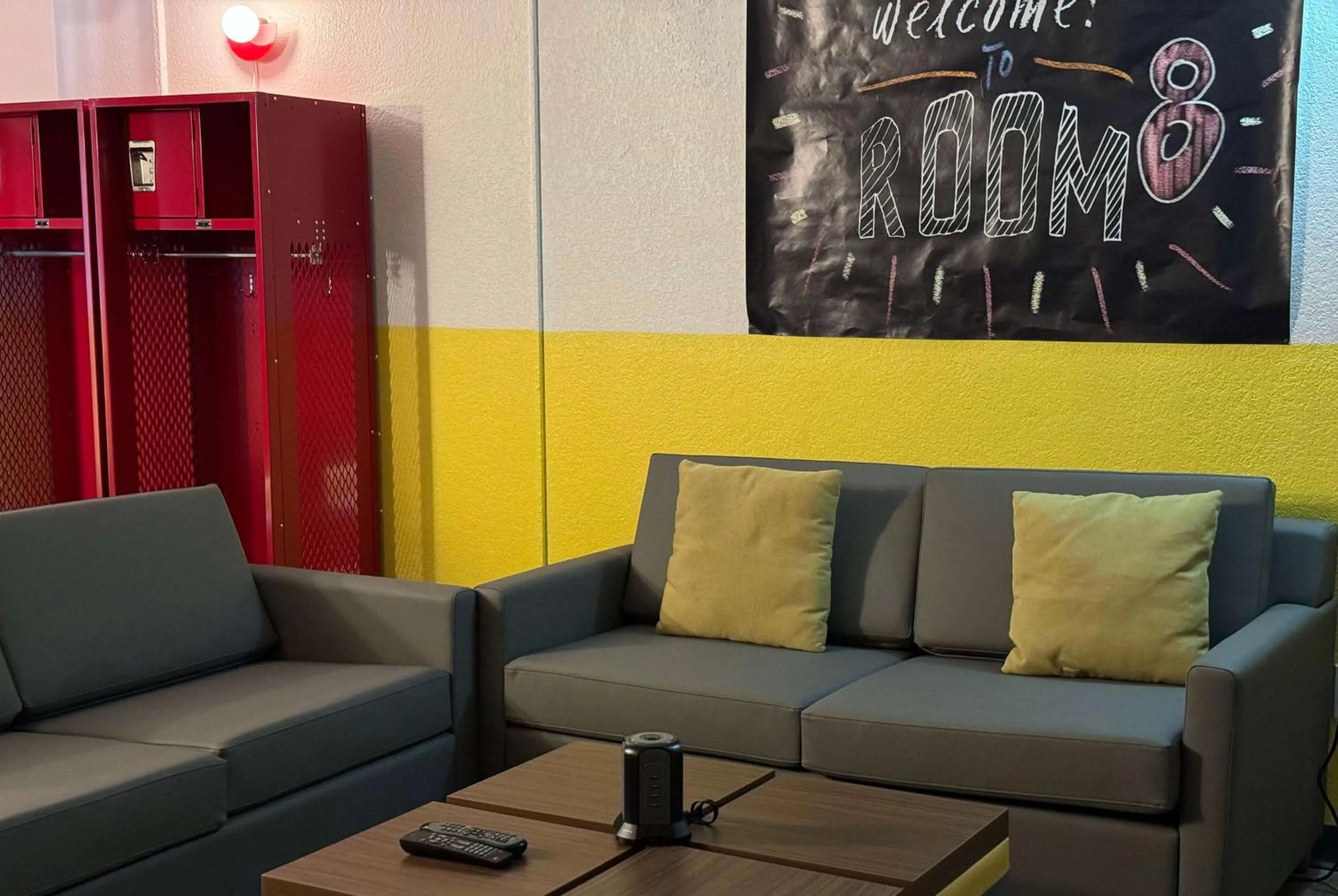 ROOM8 Suite - Non-Smoking in Super 8 by Wyndham Bloomington/Airport