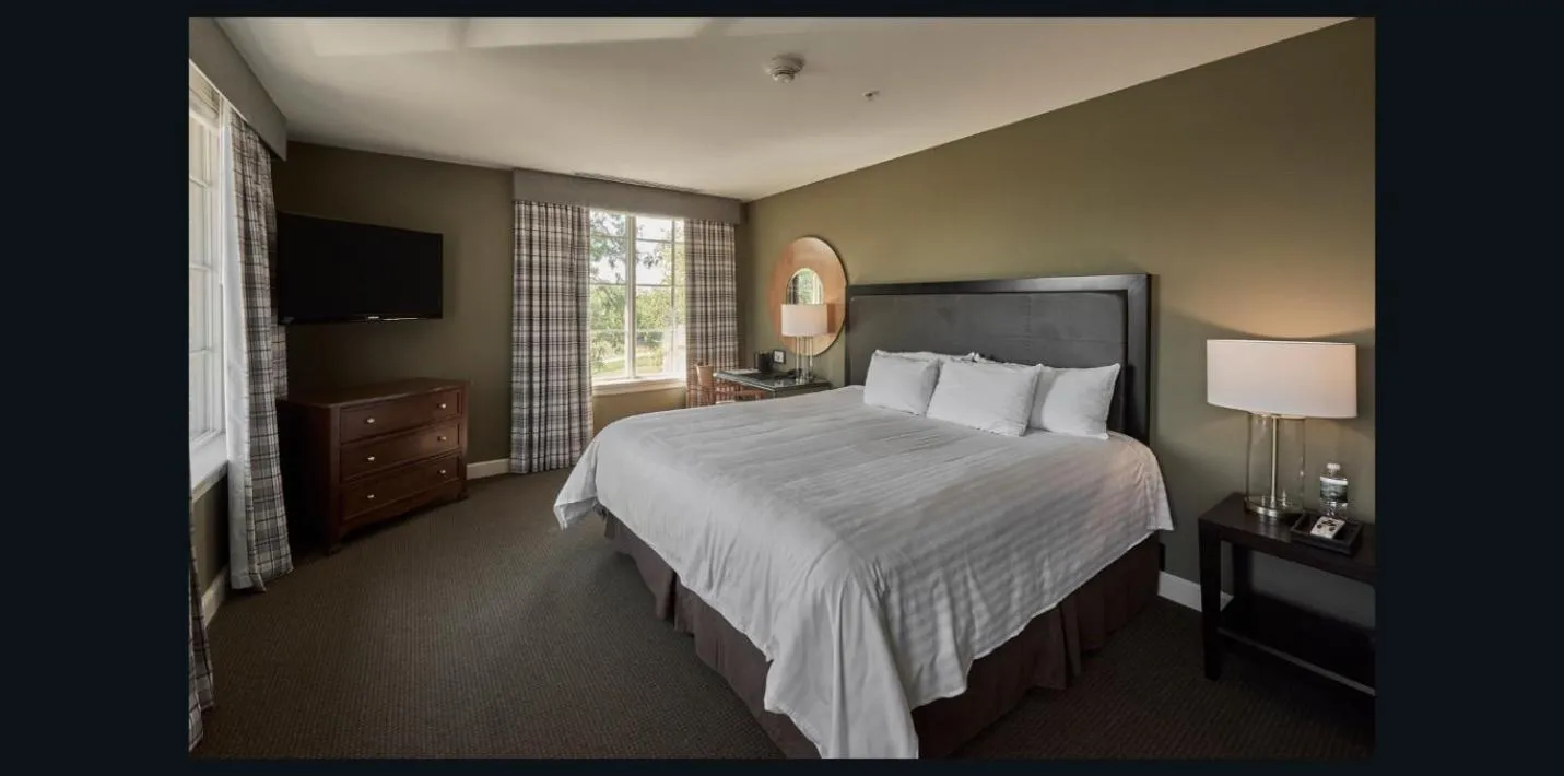 Deluxe Single Room in The Glen Club