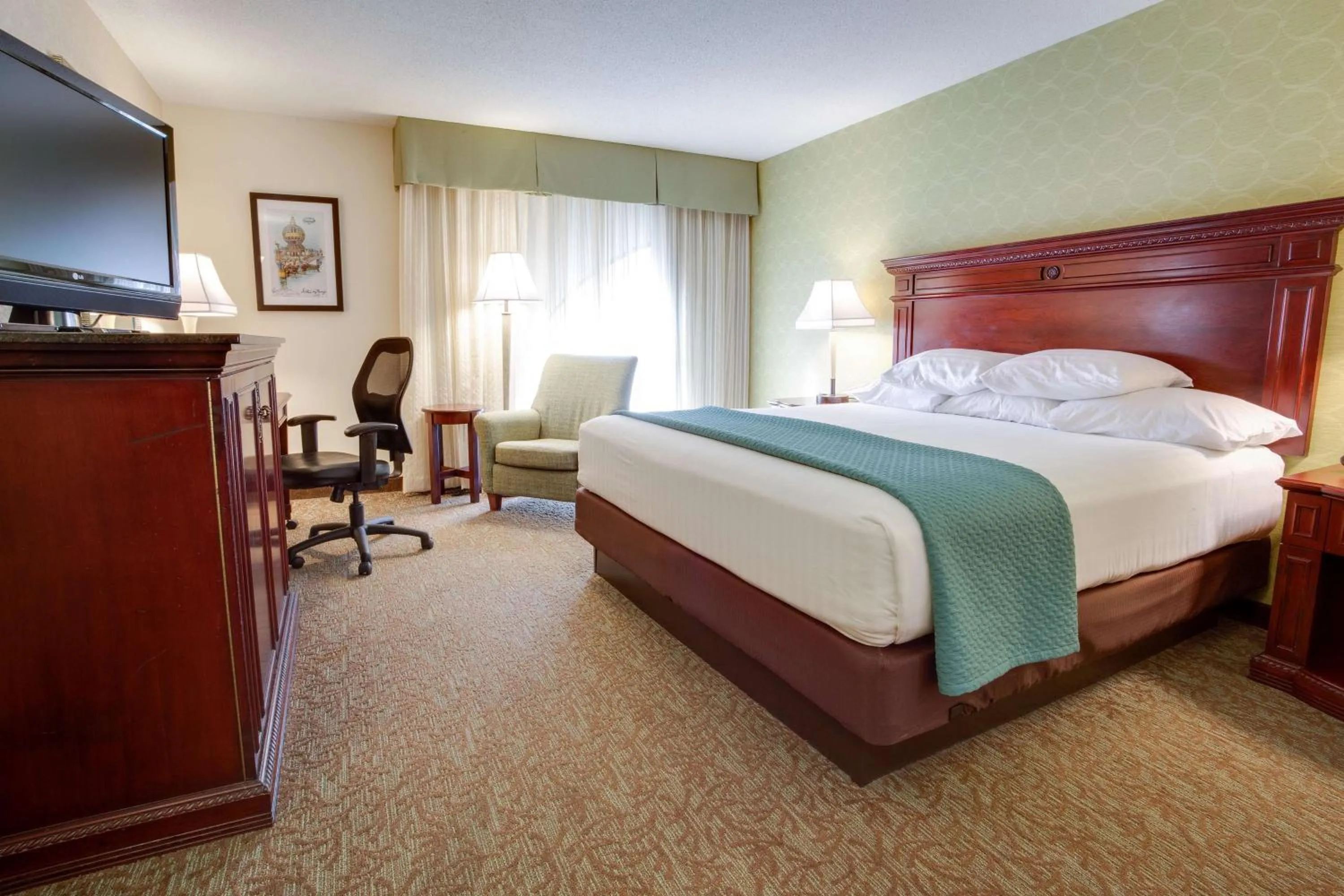 Deluxe King Room - Accessible, Tub in Drury Inn & Suites St. Louis Convention Center