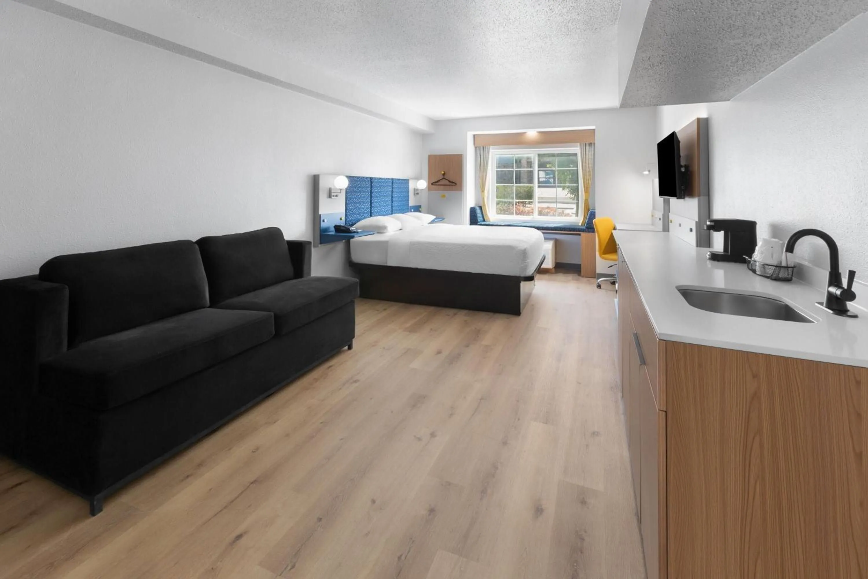 Queen Studio Suite - Mobility Access/Non-Smoking in Microtel Inn & Suites by Wyndham Sioux Falls