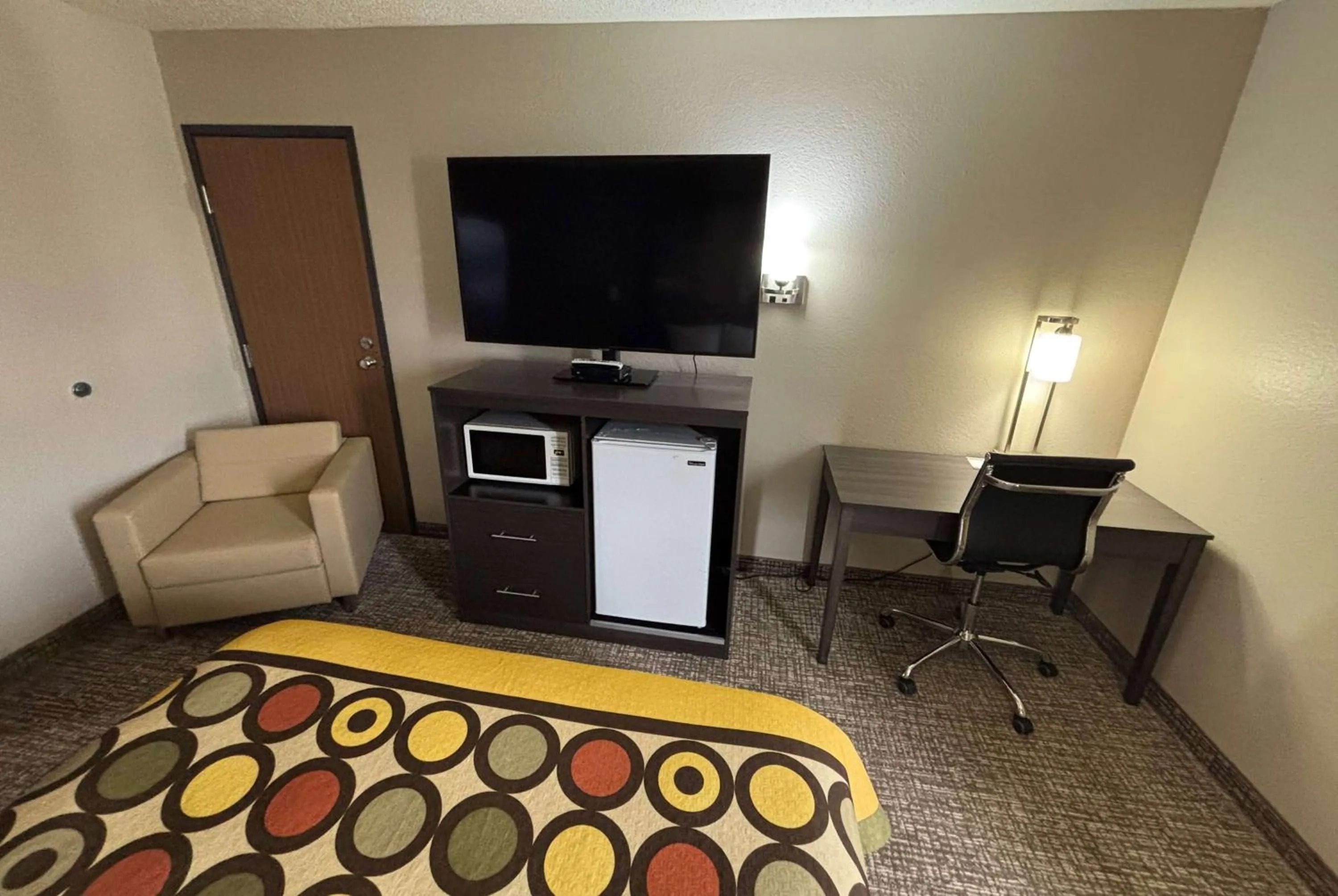 King Room - Smoking  in Super 8 by Wyndham Marshall