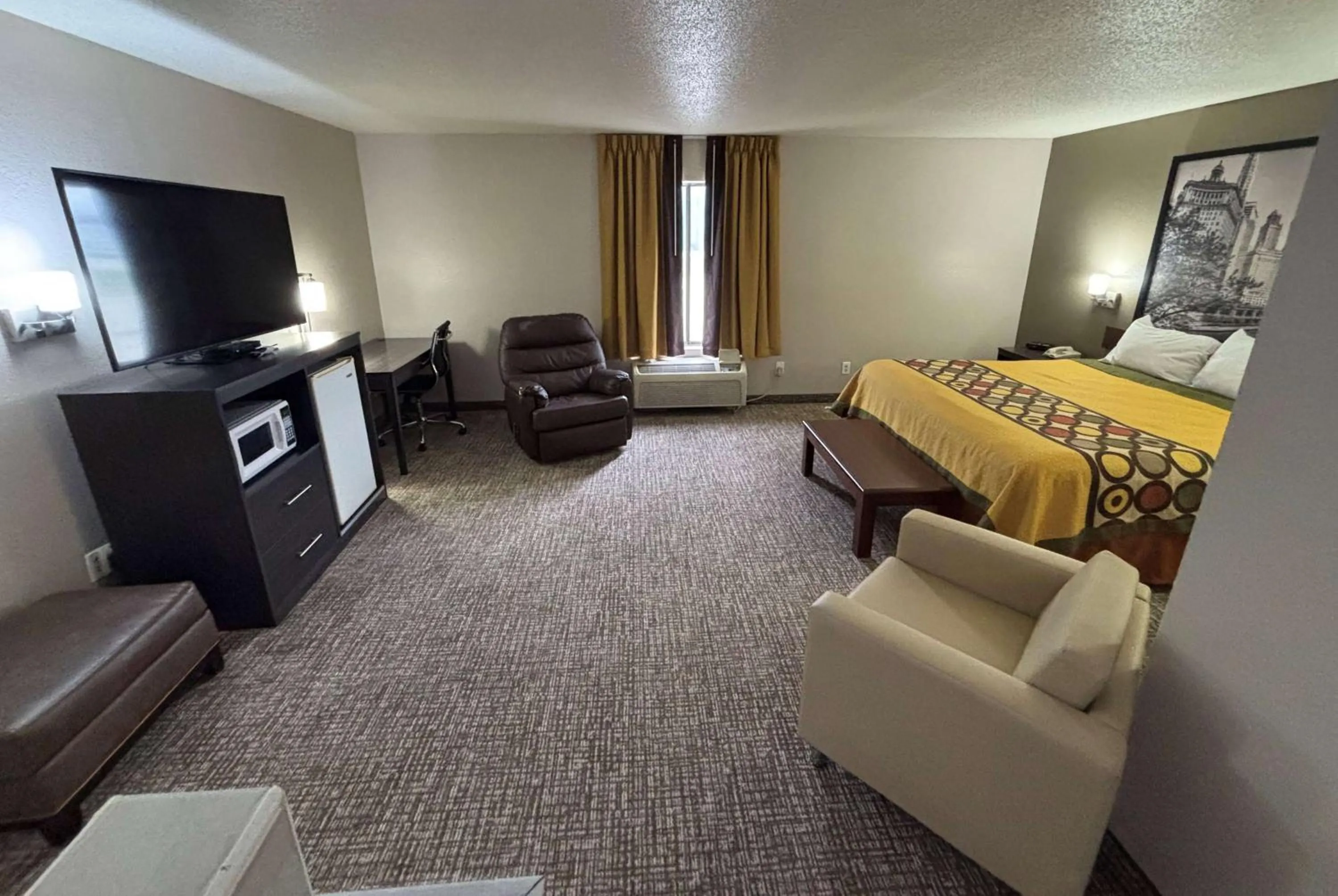 Studio King Suite - Non-Smoking in Super 8 by Wyndham Marshall