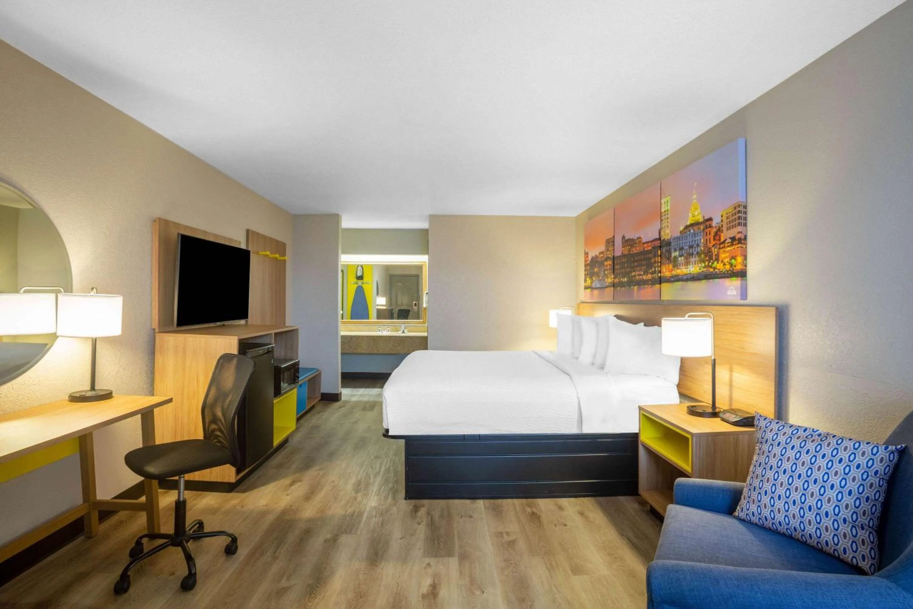 Queen Room - Non-Smoking in Days Inn by Wyndham Minot