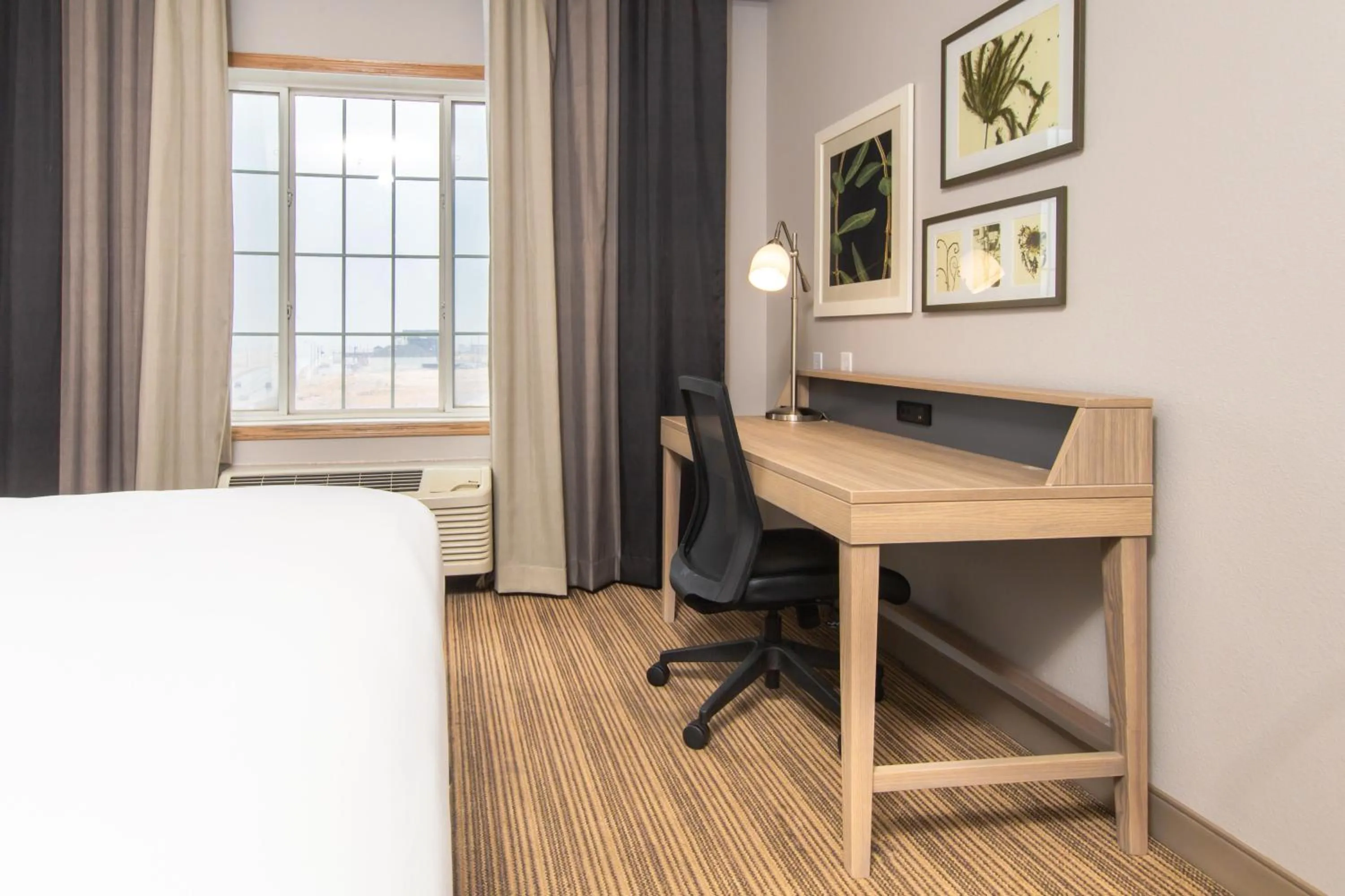 King Suite with Whirlpool and Wheelchair Access - Non-Smoking in Country Inn & Suites by Radisson, Rapid City, SD