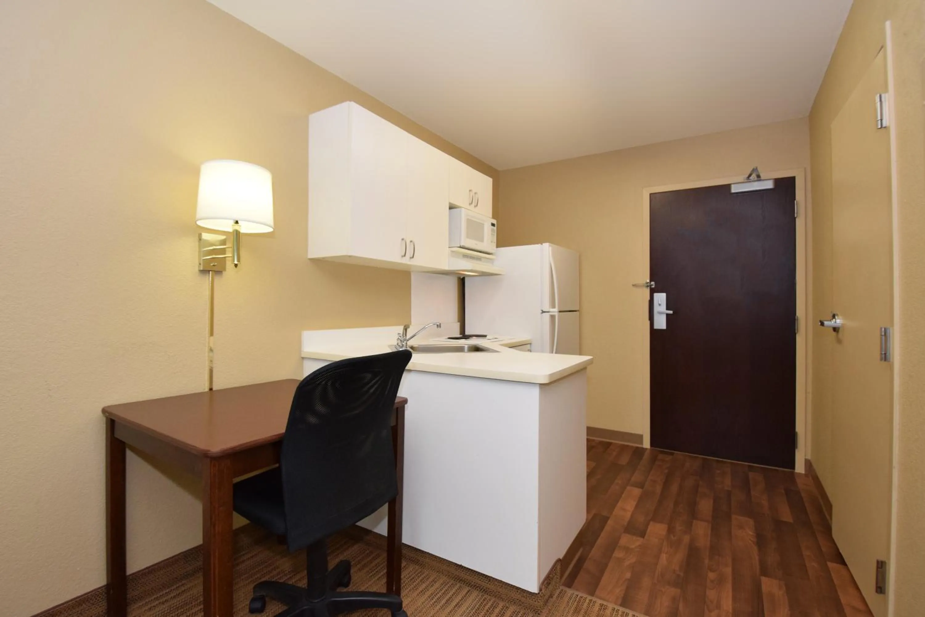 Efficiency One Room King Suite - Non Smoking in Suburban Studios Minneapolis Bloomington