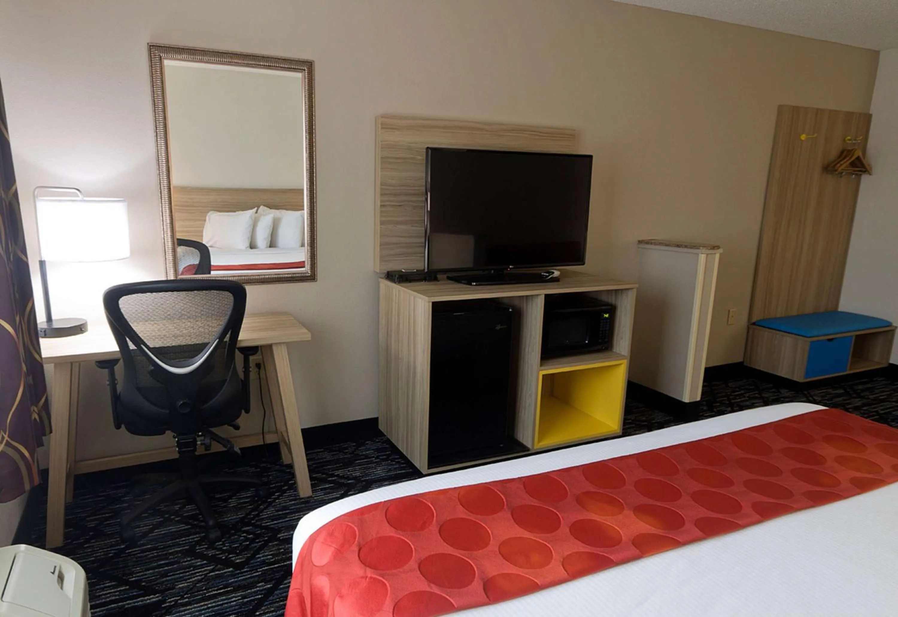 Deluxe King Room - Non-Smoking in Ramada Limited Decatur
