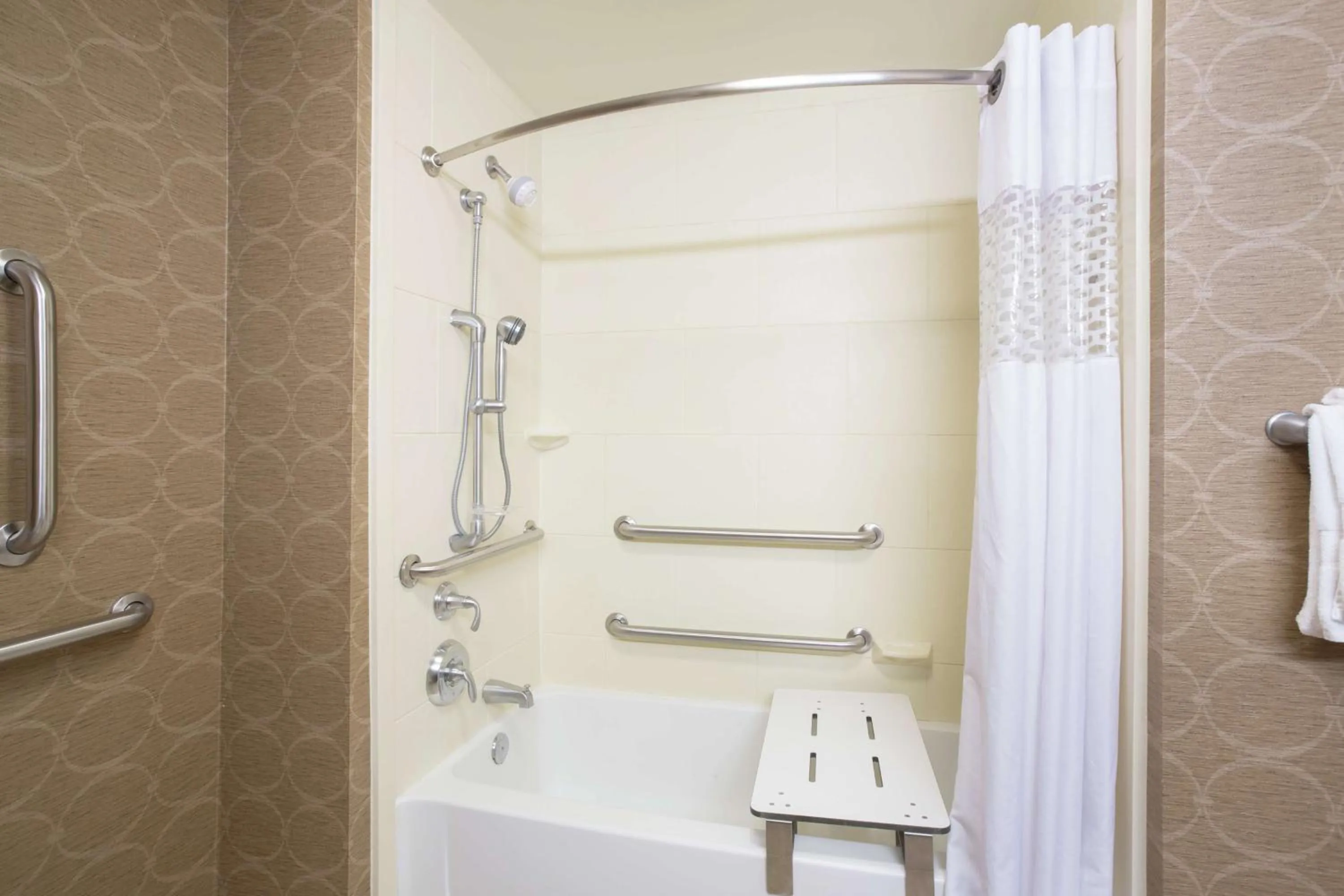 Queen Room with Two Queen Beds - Hearing Access/Non-Smoking in Hampton Inn & Suites I-35/Mulvane