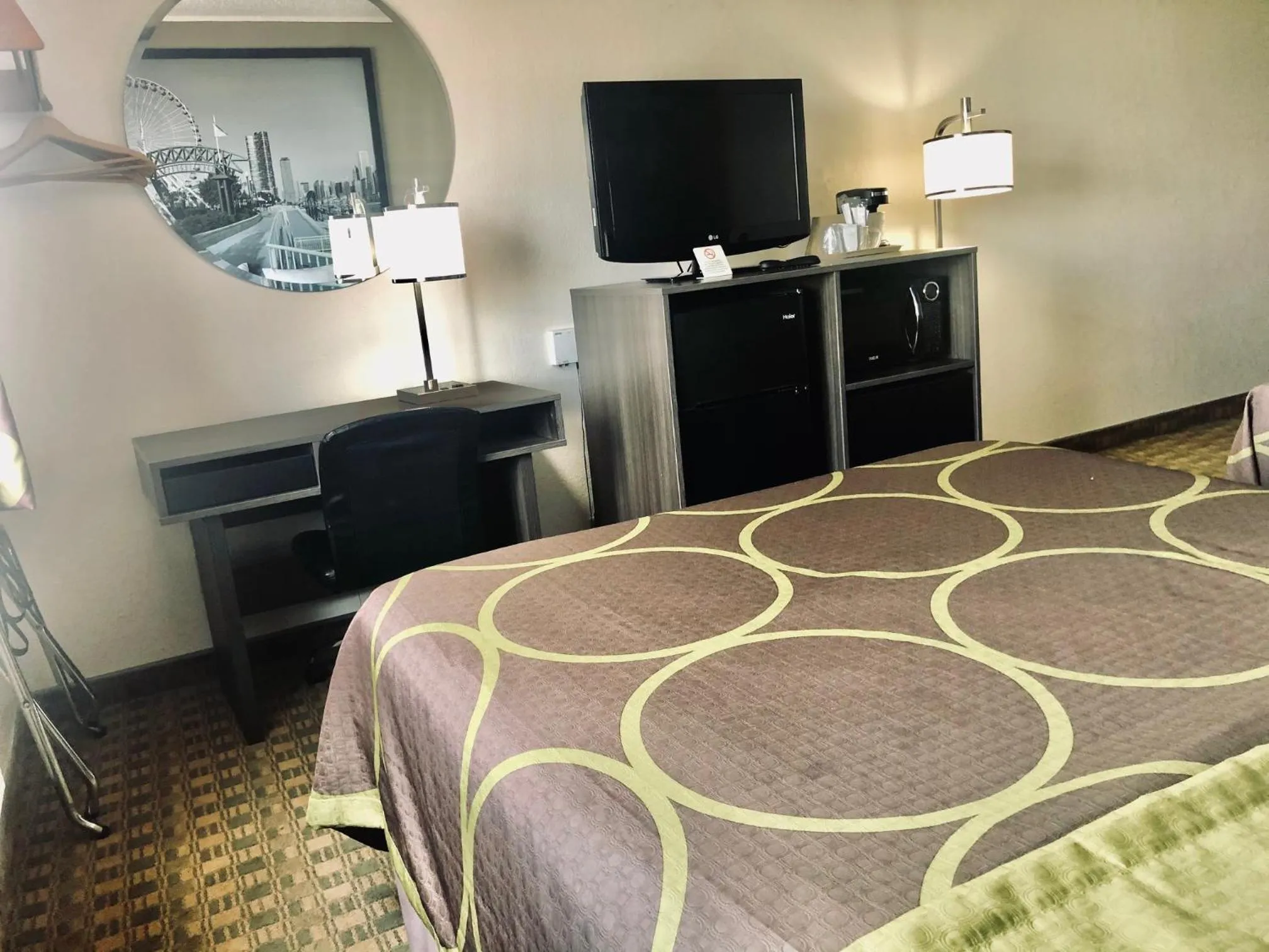 Superior Queen Room - Non-Smoking in Super 8 by Wyndham Peru Starved Rock State Park