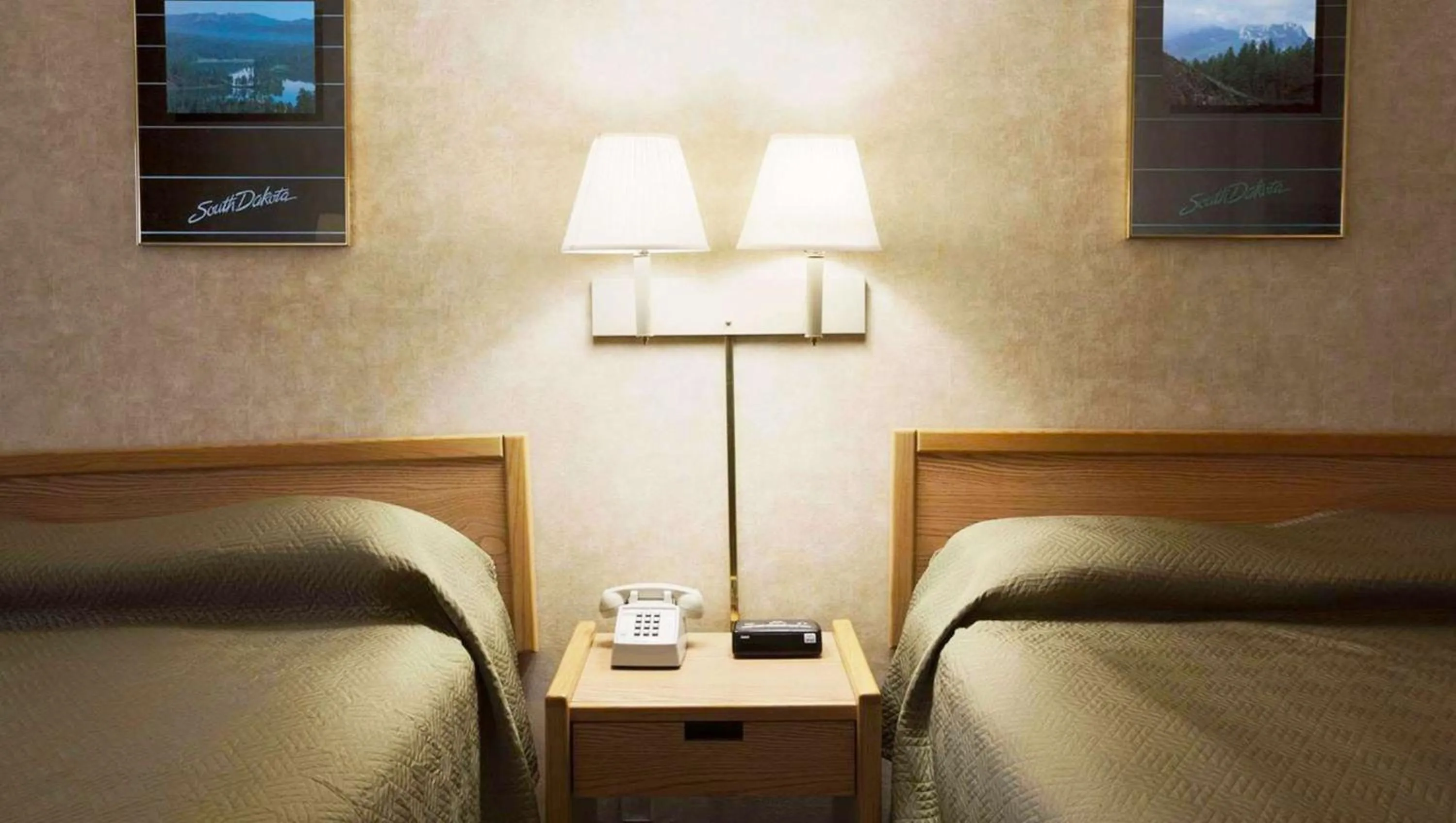 Double Room with Two Double Beds - Non-Smoking in Magnuson Grand Rushmore View