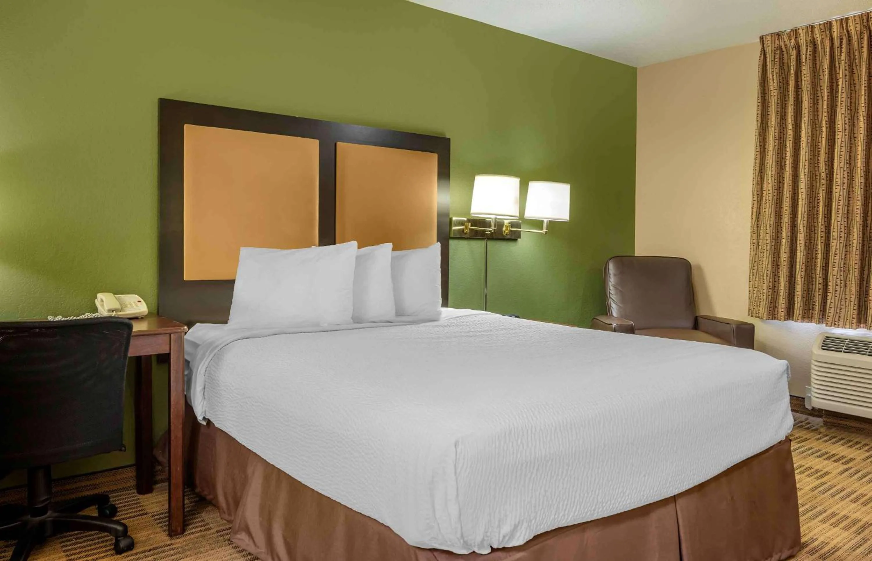 Queen Studio - Non-Smoking in Extended Stay America Suites - Chicago - Buffalo Grove - Deerfield