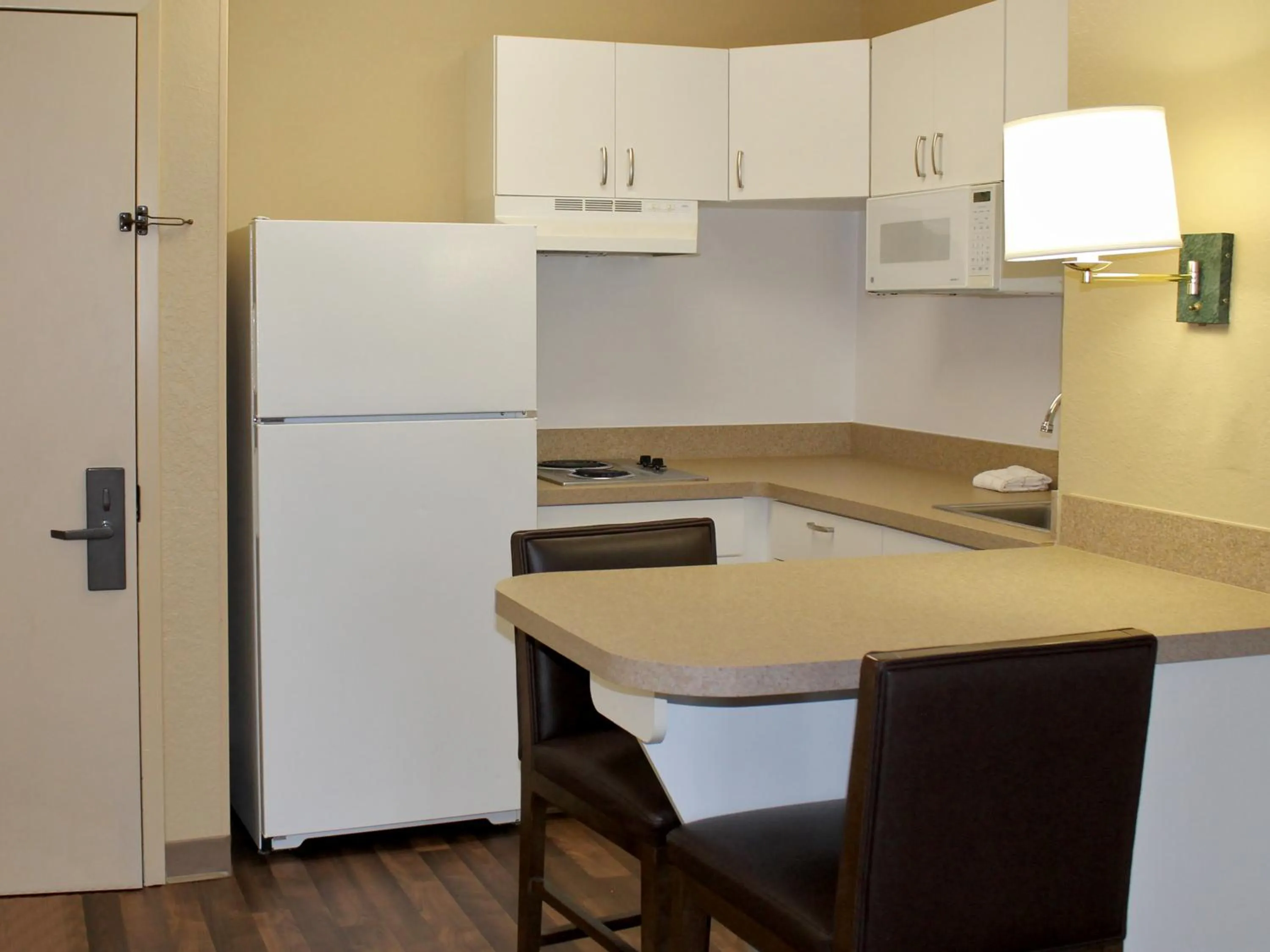 Deluxe Studio with 1 King Bed - Non-Smoking in Extended Stay America Select Suites - Chicago - Vernon Hills - Lincolnshire