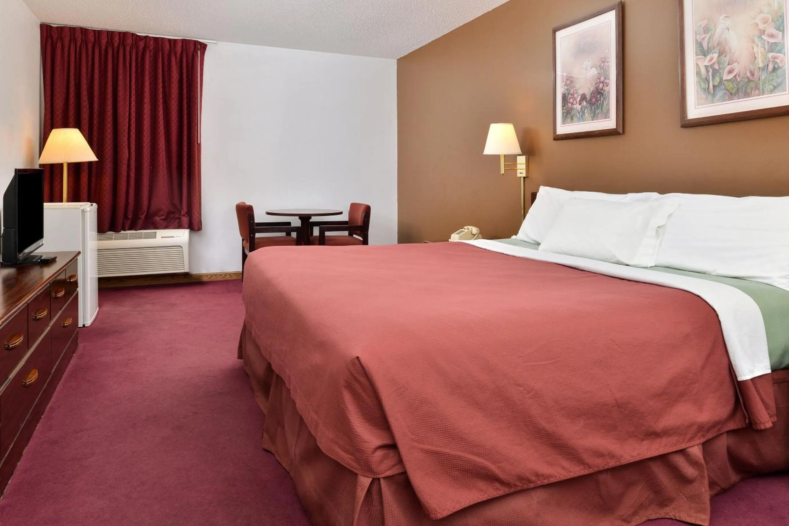 King Room - Non-Smoking in America's Best Value Inn Beardstown
