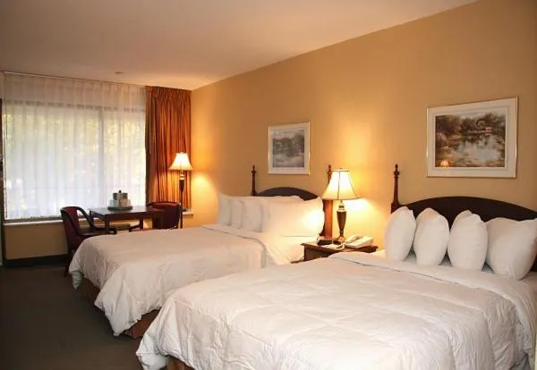 Two-Bedroom Suite in Mansion View Inn & Suites