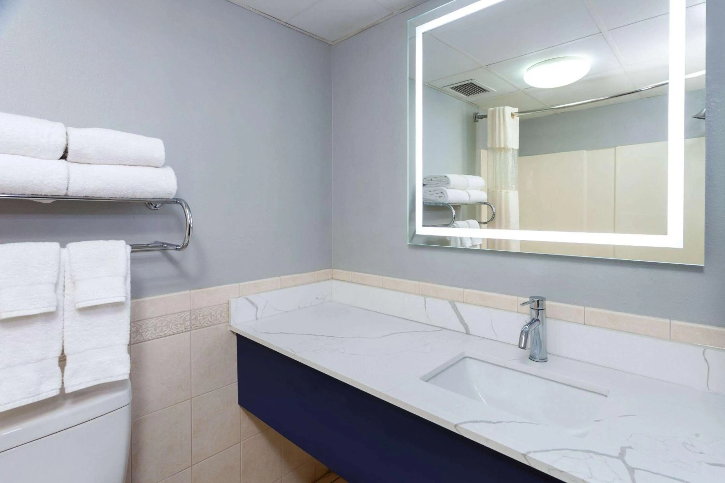 Queen Room with Two Queen Beds - Non-Smoking in AmericInn by Wyndham Peoria