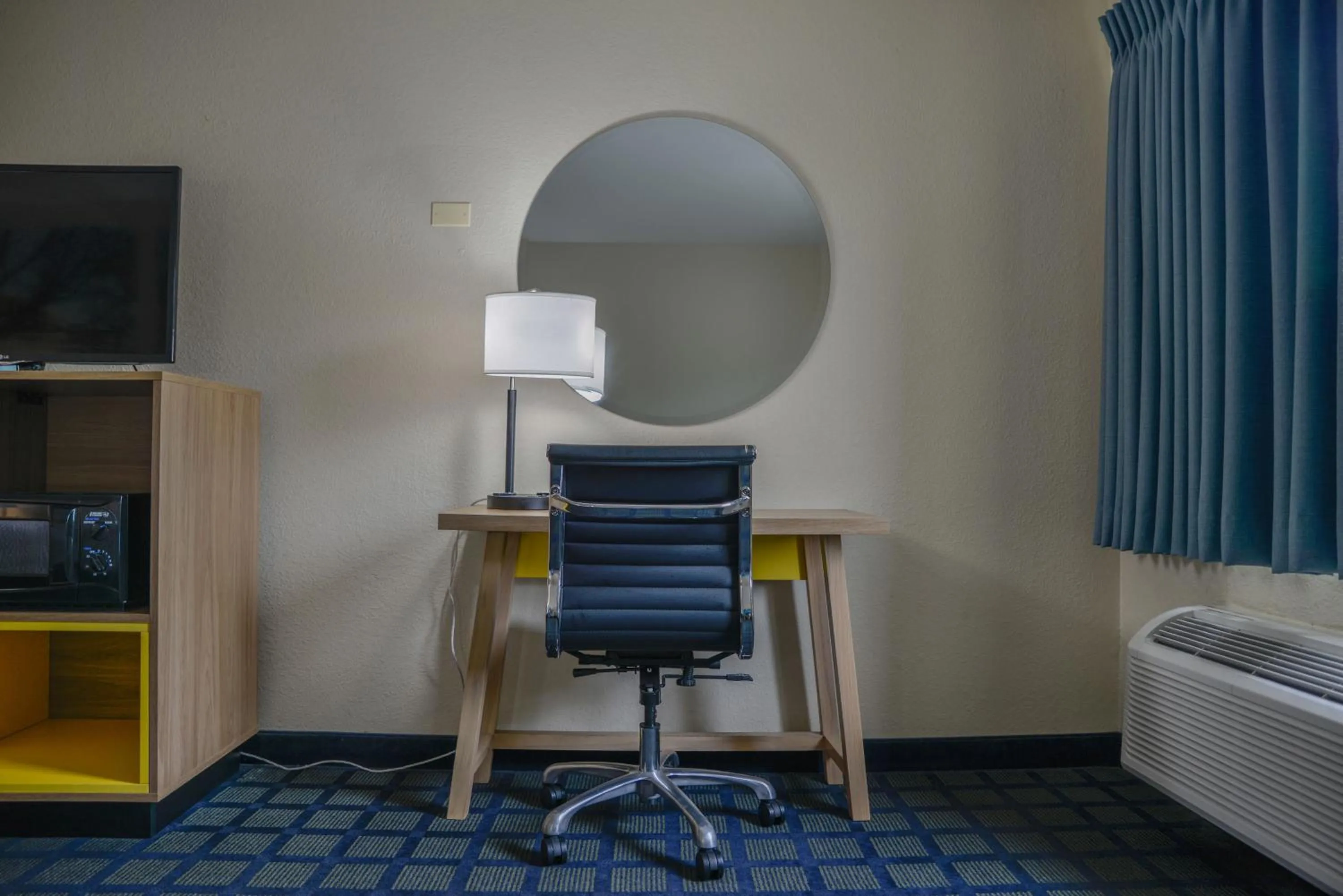 Queen Room with Two Queen Beds - Non-Smoking in Days Inn by Wyndham Mount Vernon