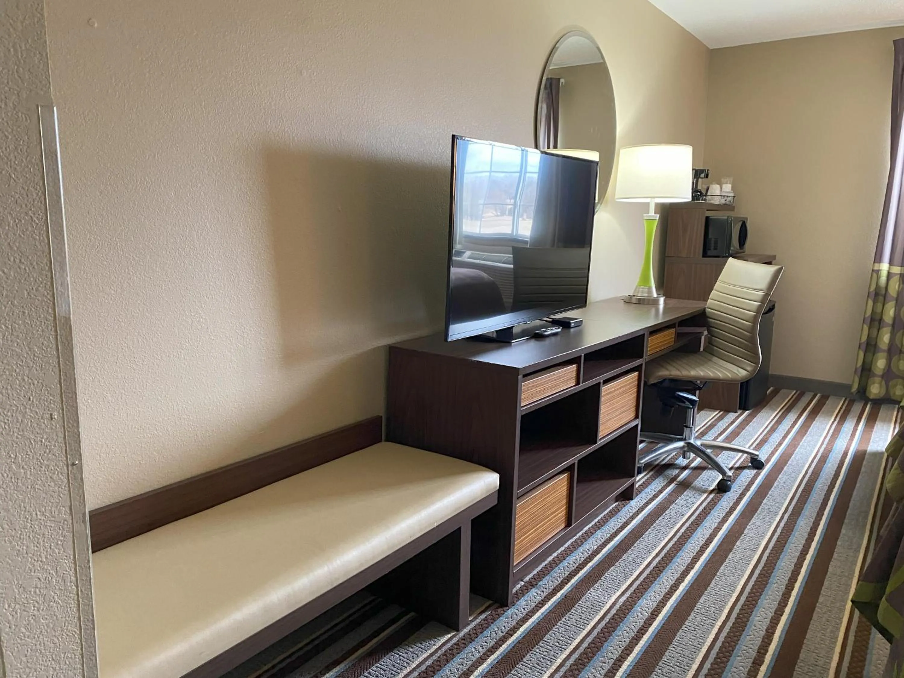 King Room - Non-Smoking in Super 8 by Wyndham Winfield-Quail Ridge Area