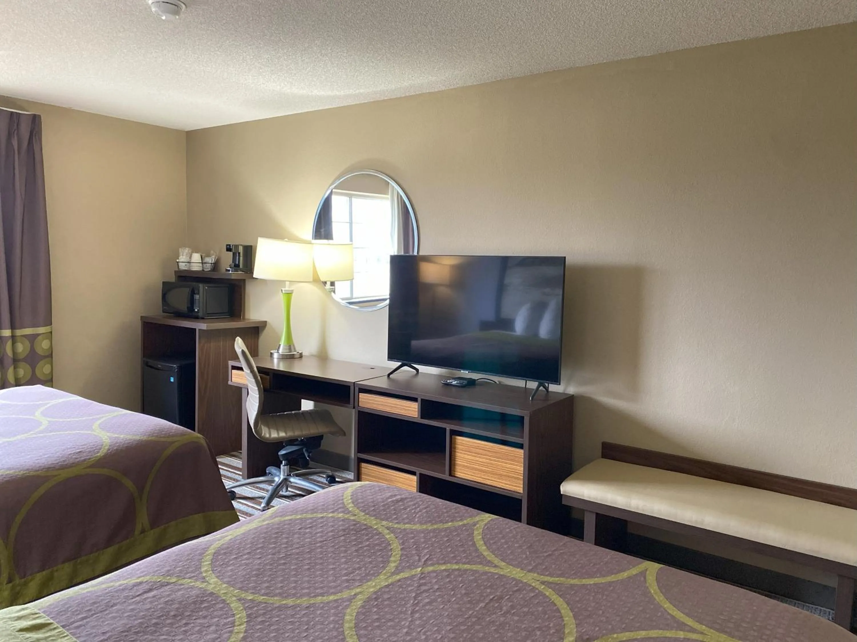 Queen Room with Two Queen Beds - Non-Smoking in Super 8 by Wyndham Winfield-Quail Ridge Area