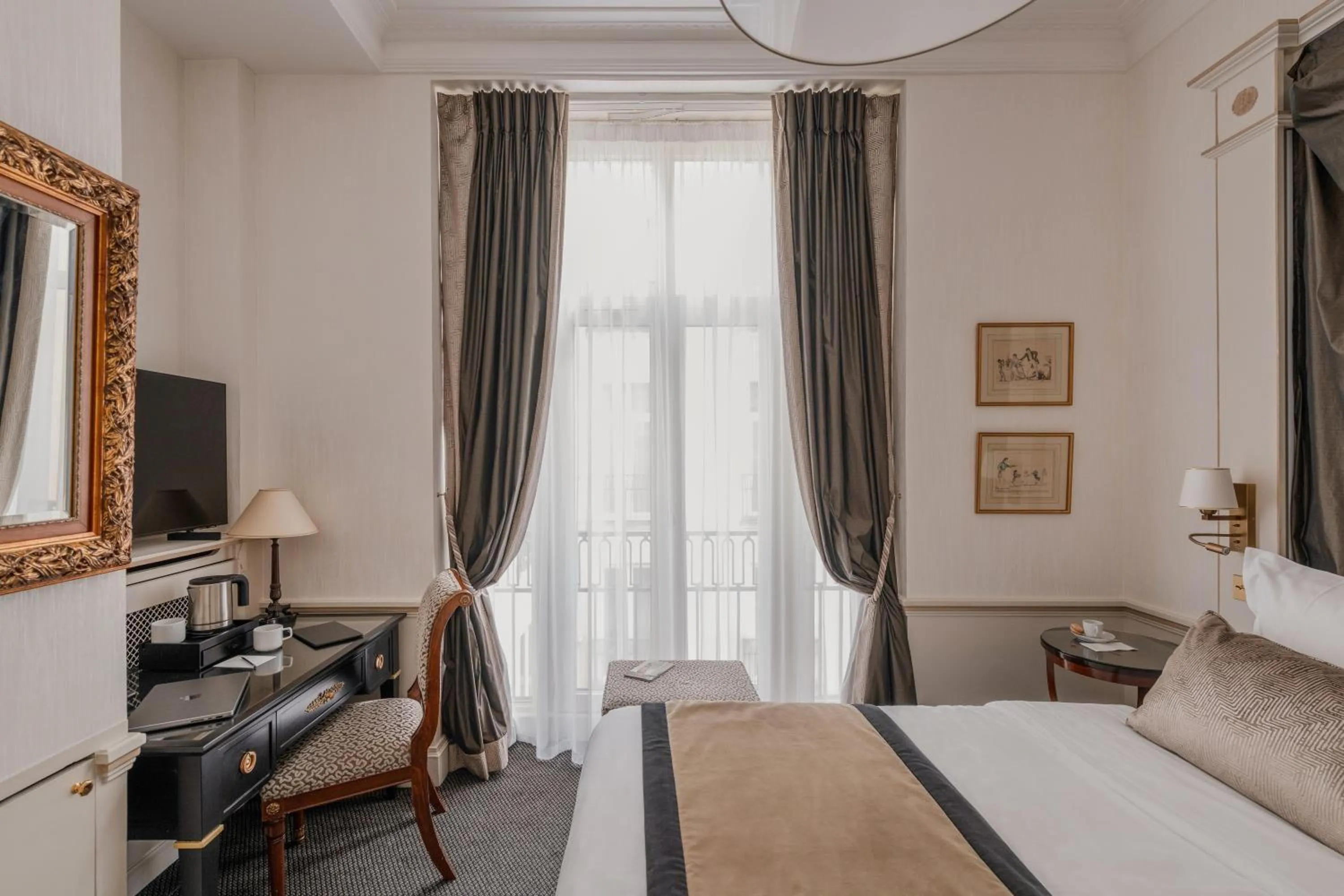 Superior Room in Hôtel Napoleon Paris