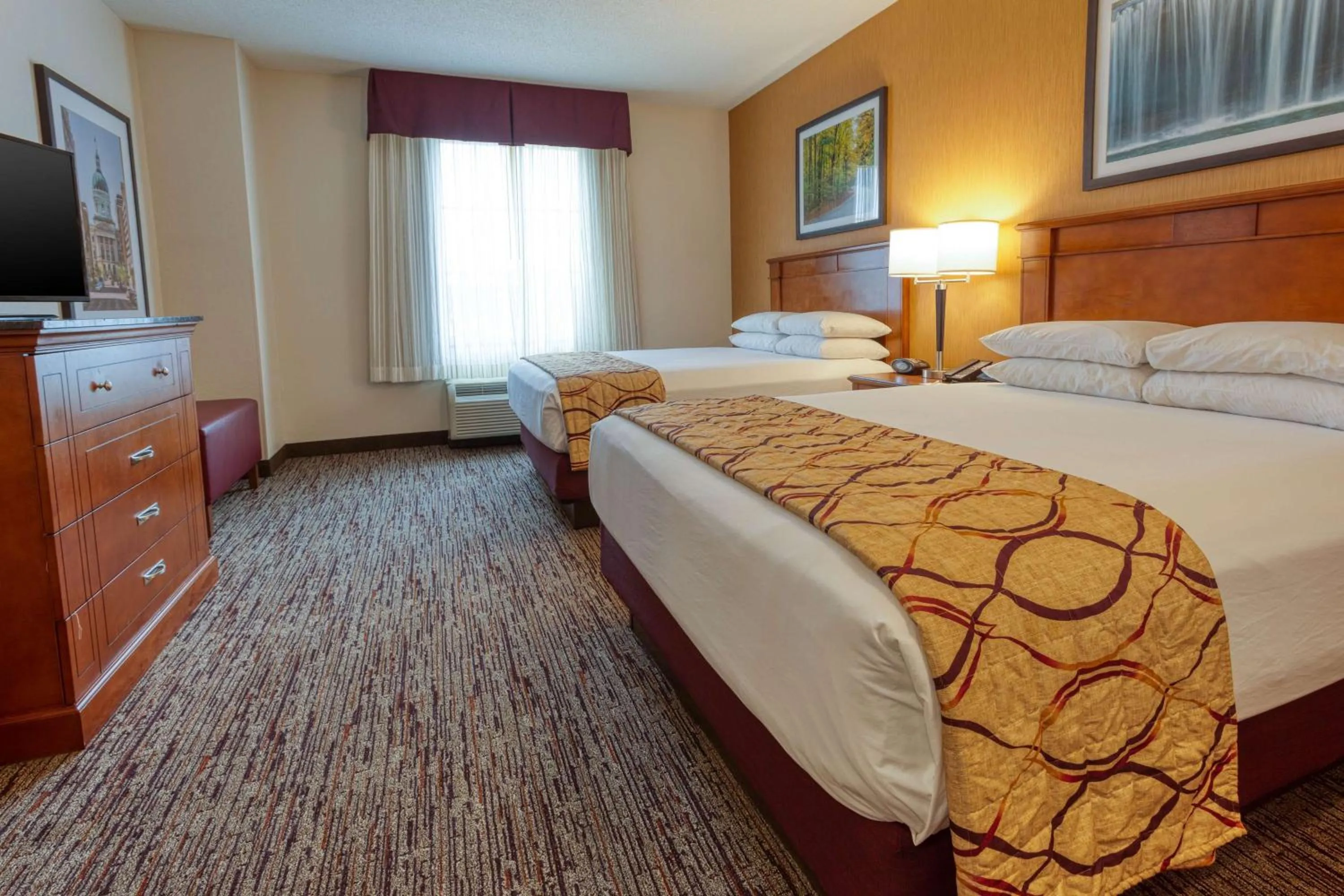 Spacious Queen Suite - High Floor in Drury Inn & Suites Indianapolis Northeast