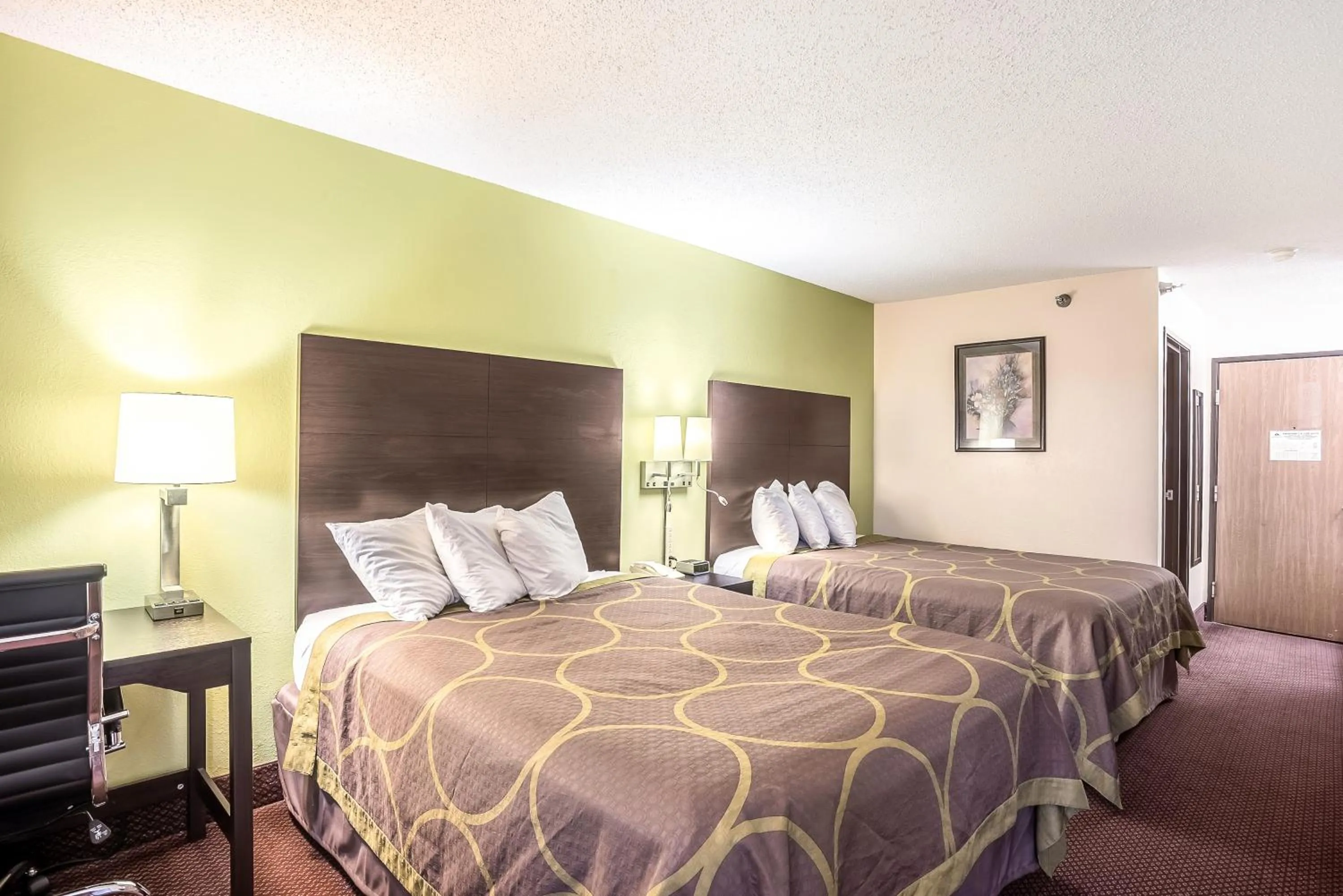 Queen Room with Two Queen Beds - Non-Smoking in Americas Best Value Inn-Galesburg