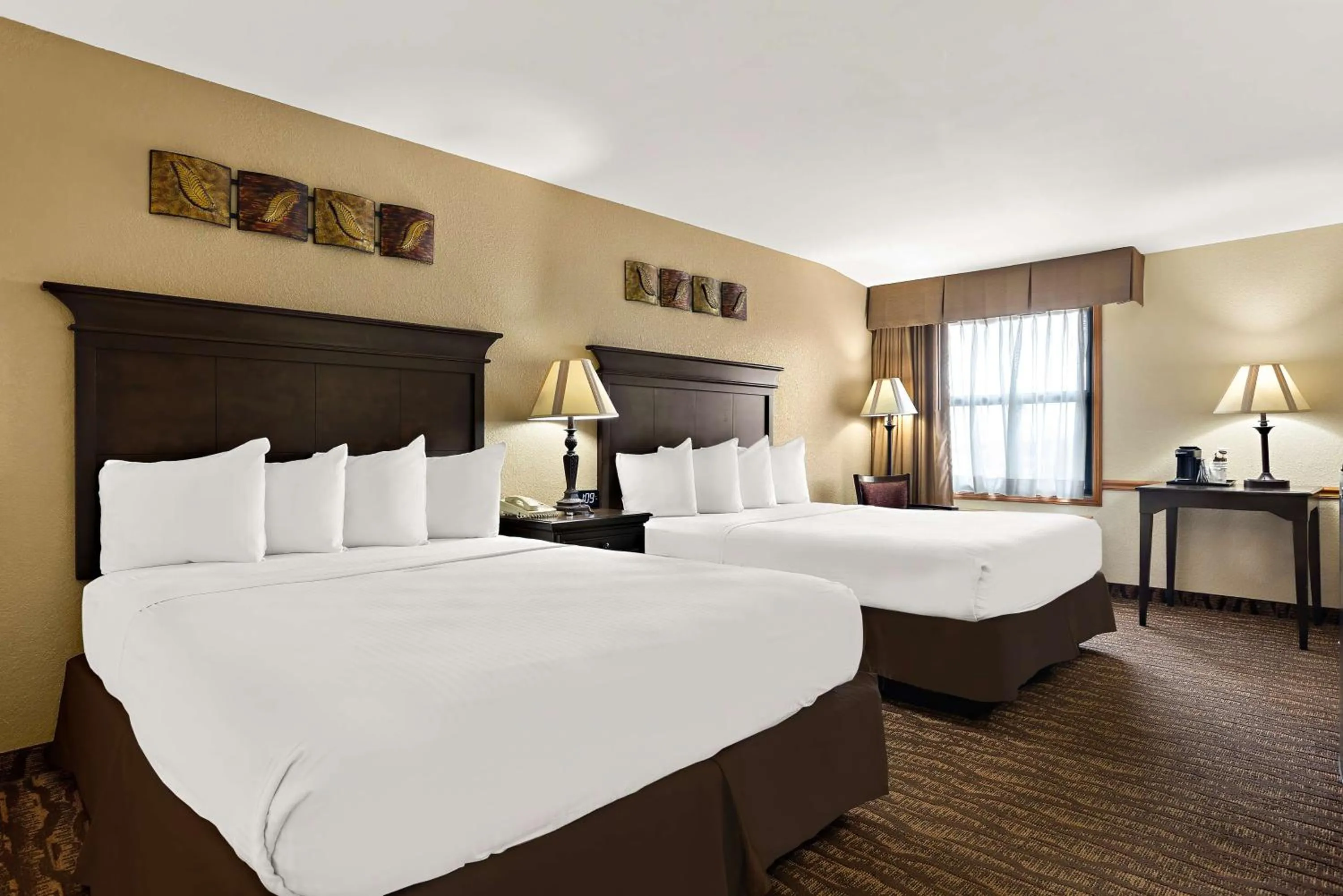 Queen Room with Two Queen Beds - Non-Smoking in Best Western Center Pointe Inn