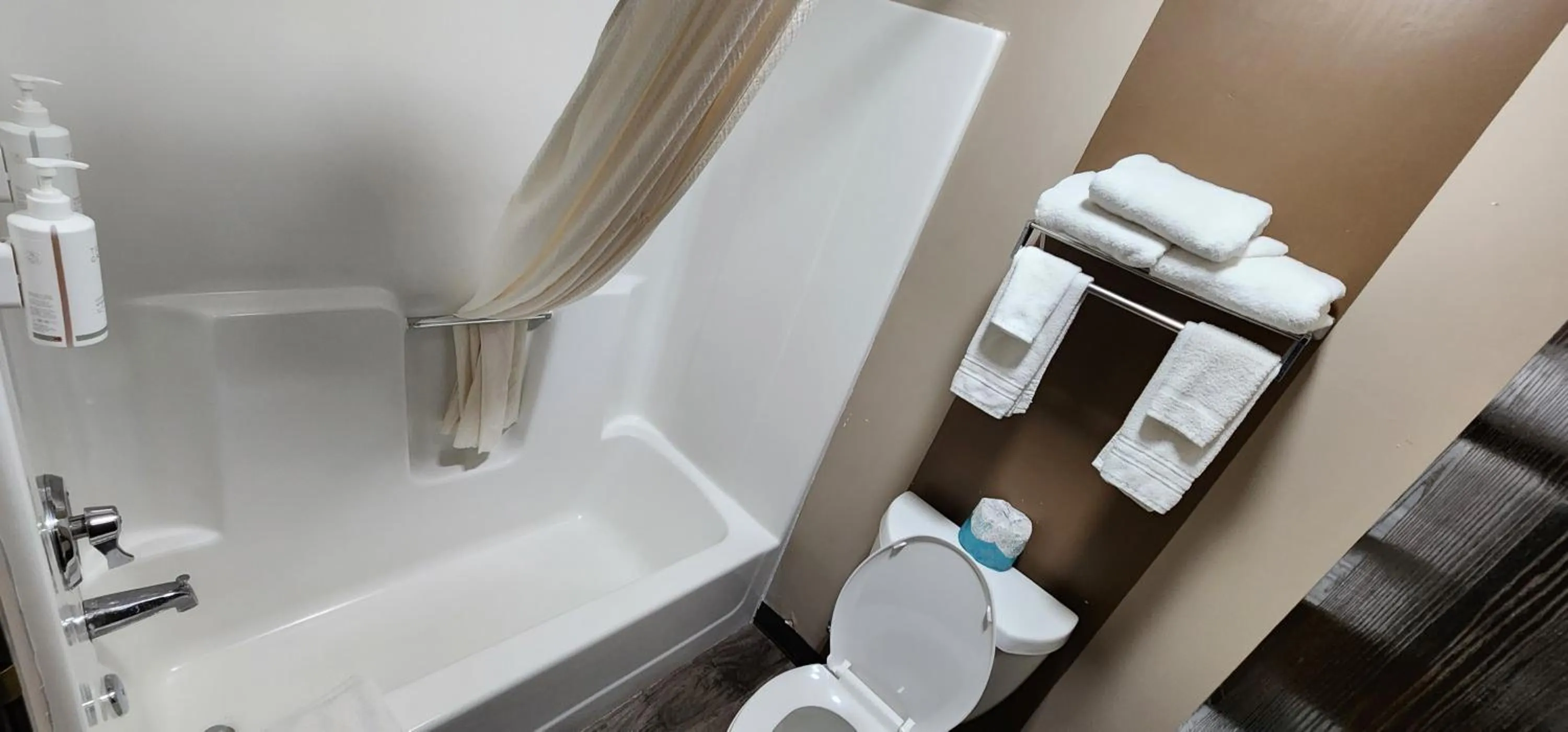 Queen Room - Mobility Access/Non-Smoking in Super 8 by Wyndham Salina I-70