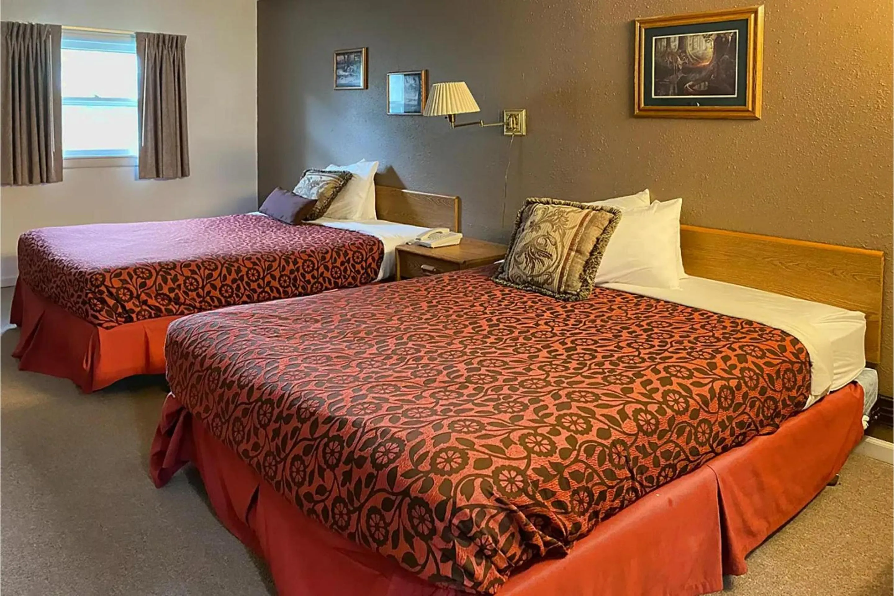 2 Queen Beds Non-Smoking in The Brookside Motel by Belvilla Keystone Near Mt Rushmore