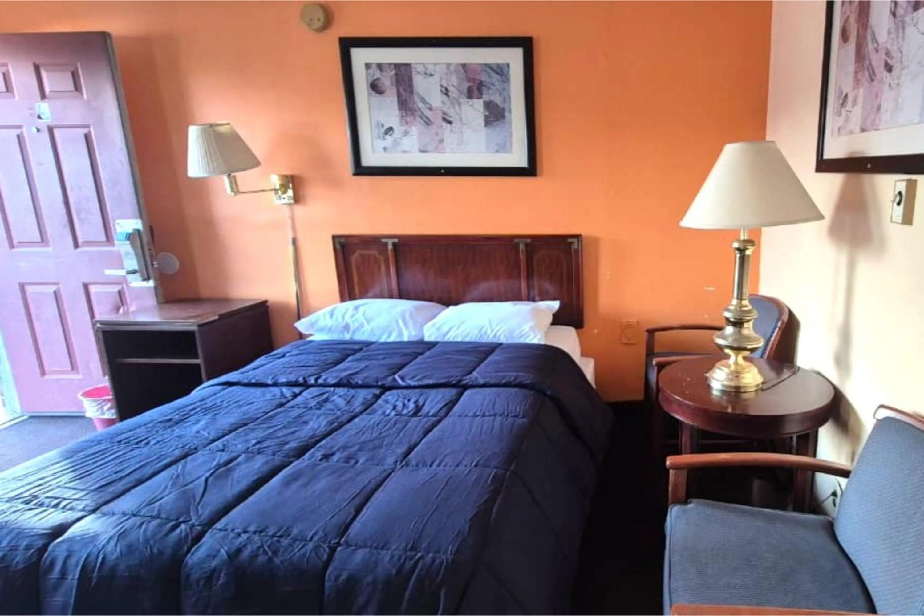 Queen Bed Non-Smoking in Canton Inn By OYO