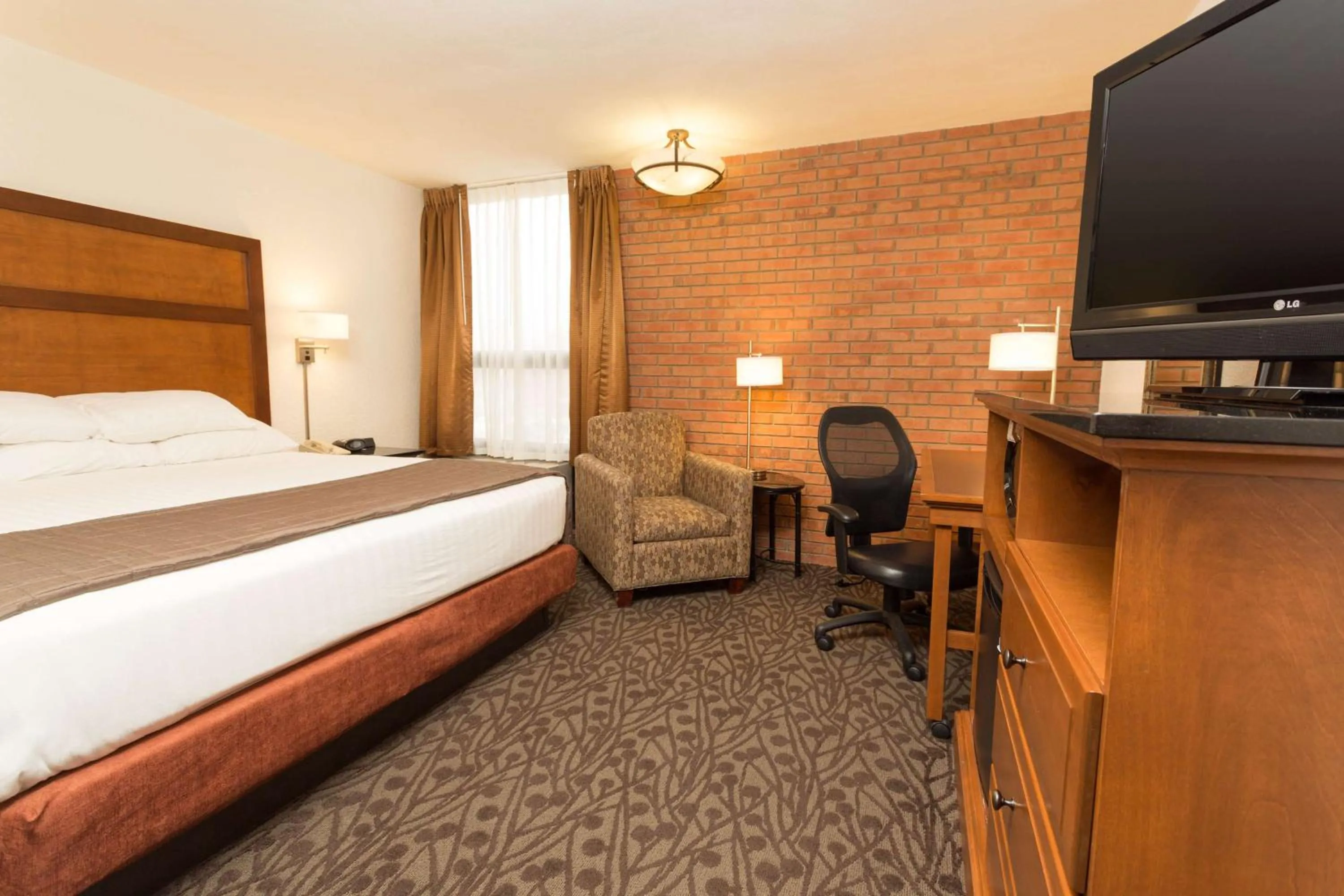 Deluxe King Room – Upper Floor in Drury Inn & Suites Frankenmuth