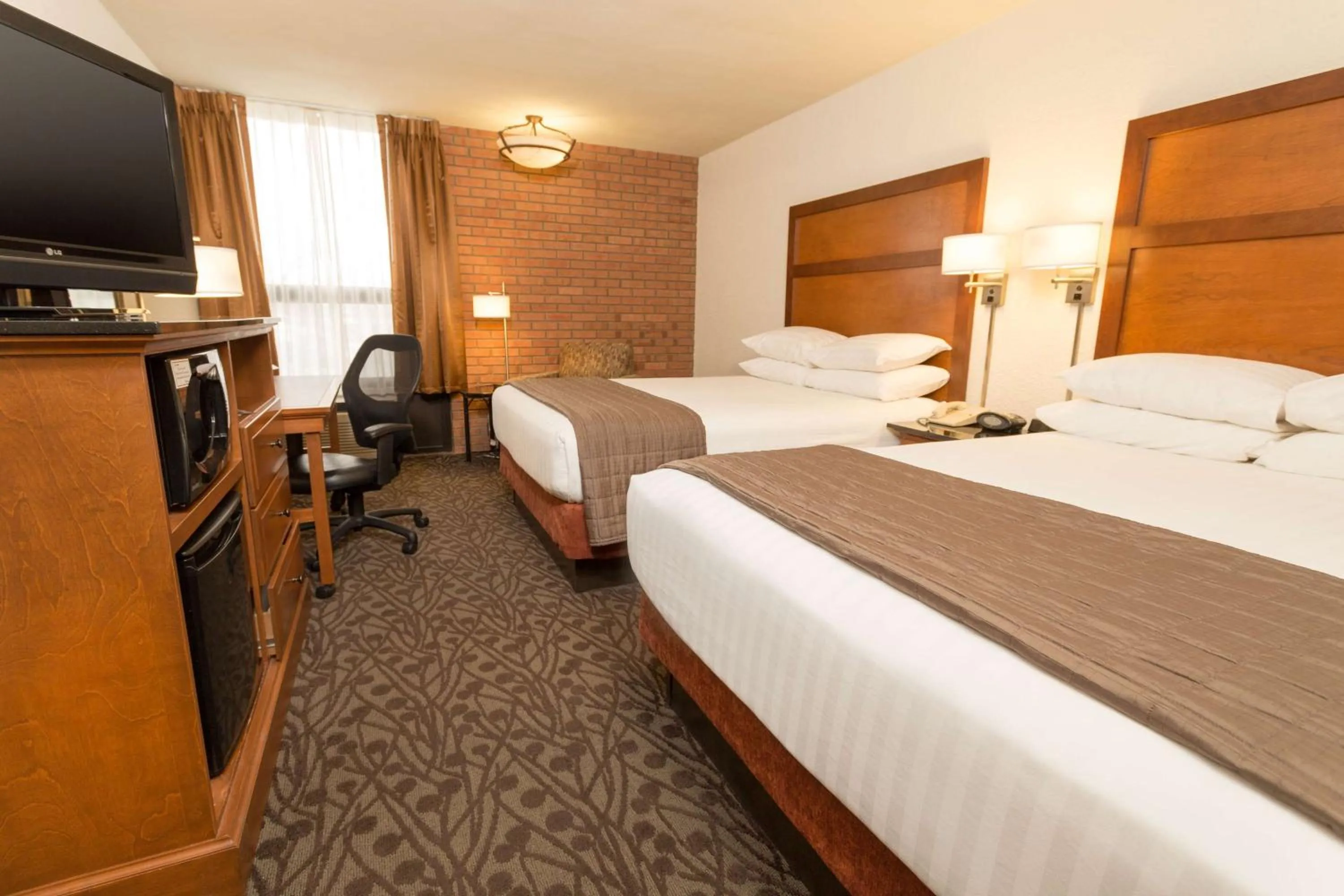 Deluxe Room with Two Queen Beds - Accessible, Tub, Upper Floor in Drury Inn & Suites Frankenmuth