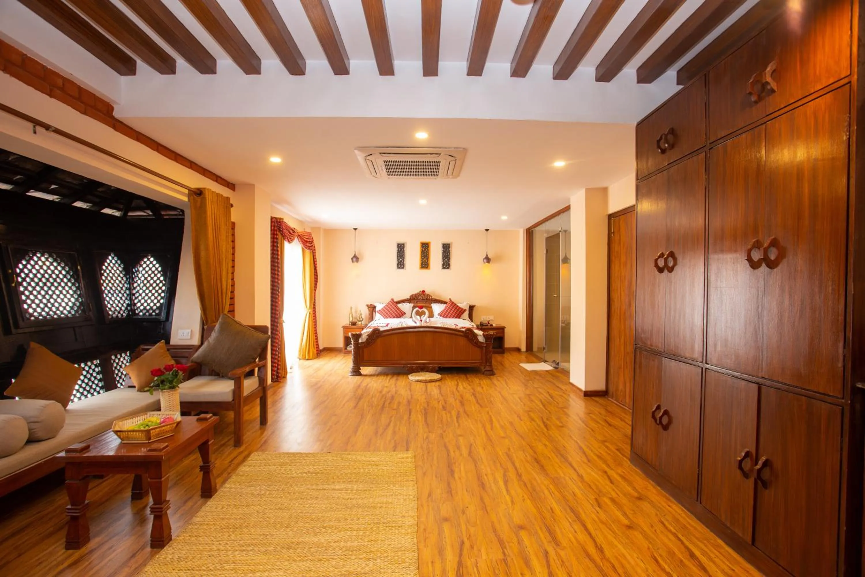 Honeymoon Suite - 20% off on Food & Beverage, Early check-in & Late check-out by 2 hours in Nivas Boutique Home