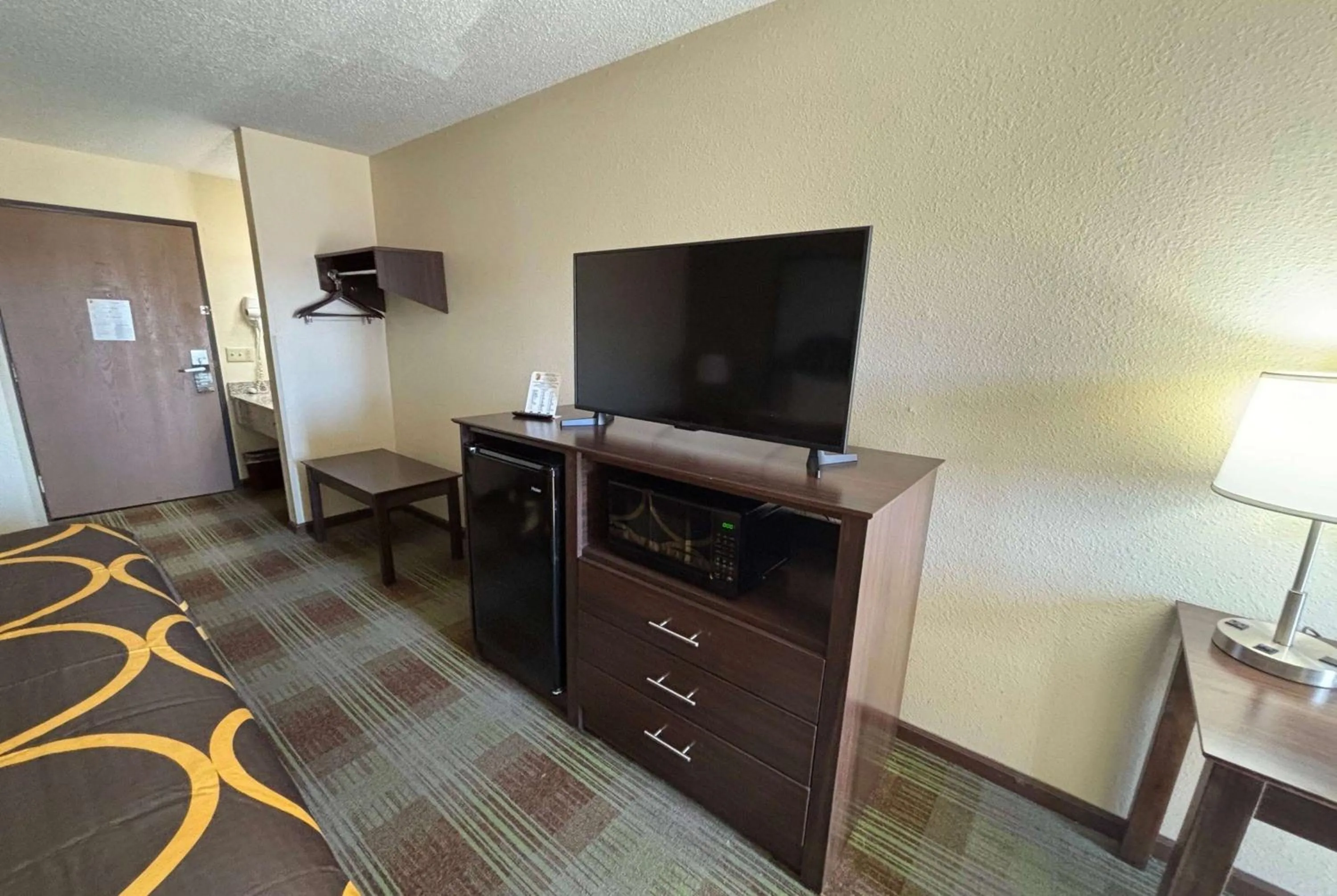 Studio Queen Suite with Three Queen Beds - Non-Smoking in Super 8 by Wyndham Lincoln