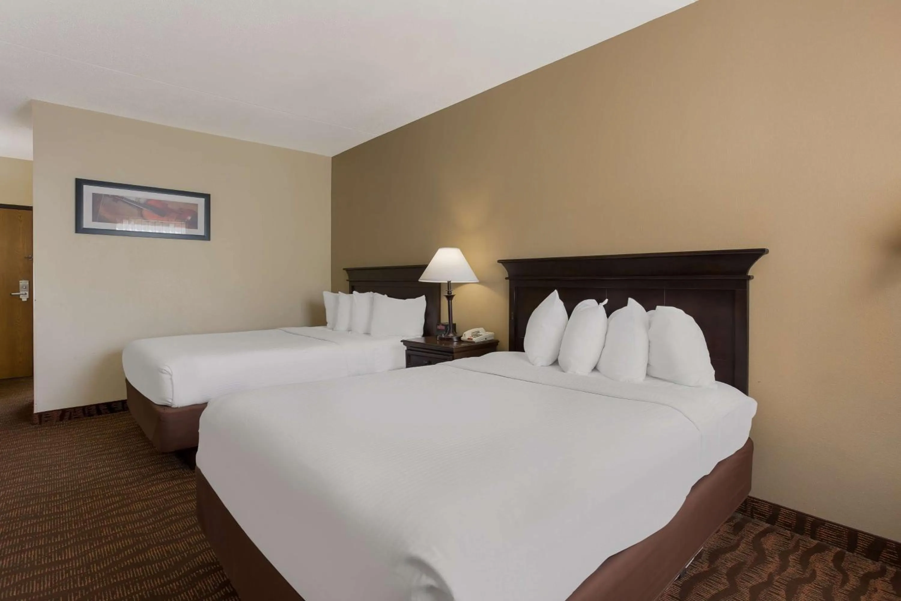 Queen Room with Two Queen Beds - Non-Smoking in Best Western Music Capital Inn