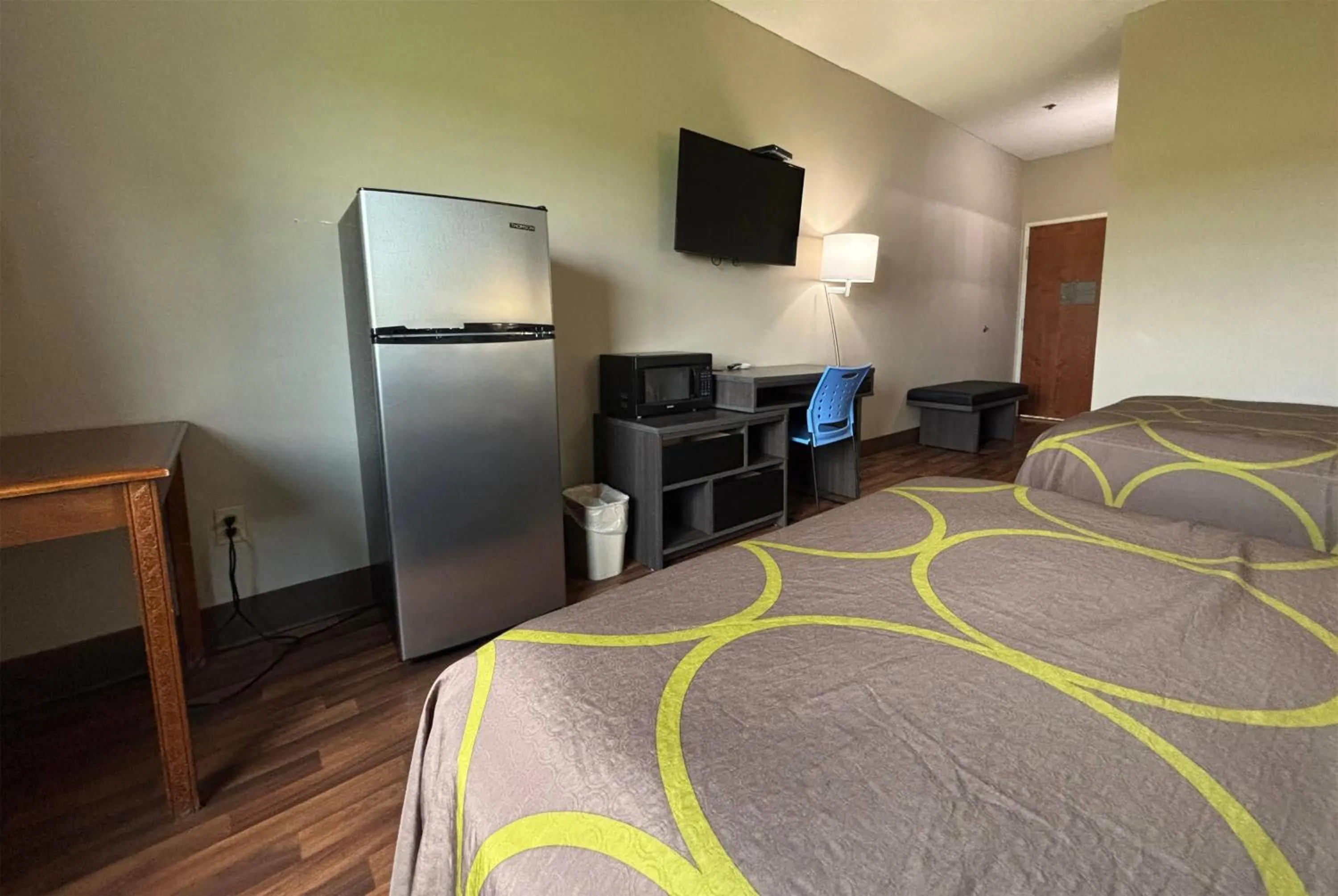 Classic Quadruple Room in Super 8 by Wyndham Grayville