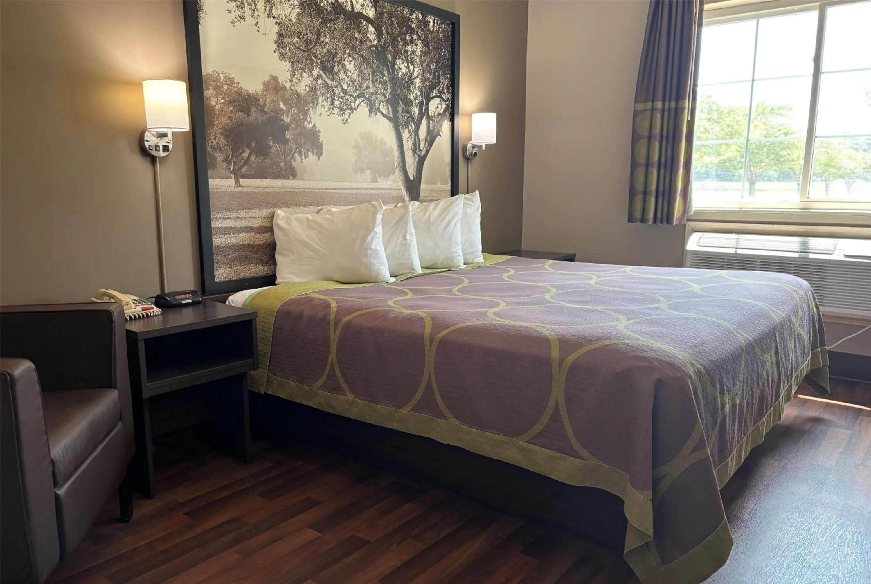 King Room - Mobility Access/Non-Smoking in Super 8 by Wyndham Grayville