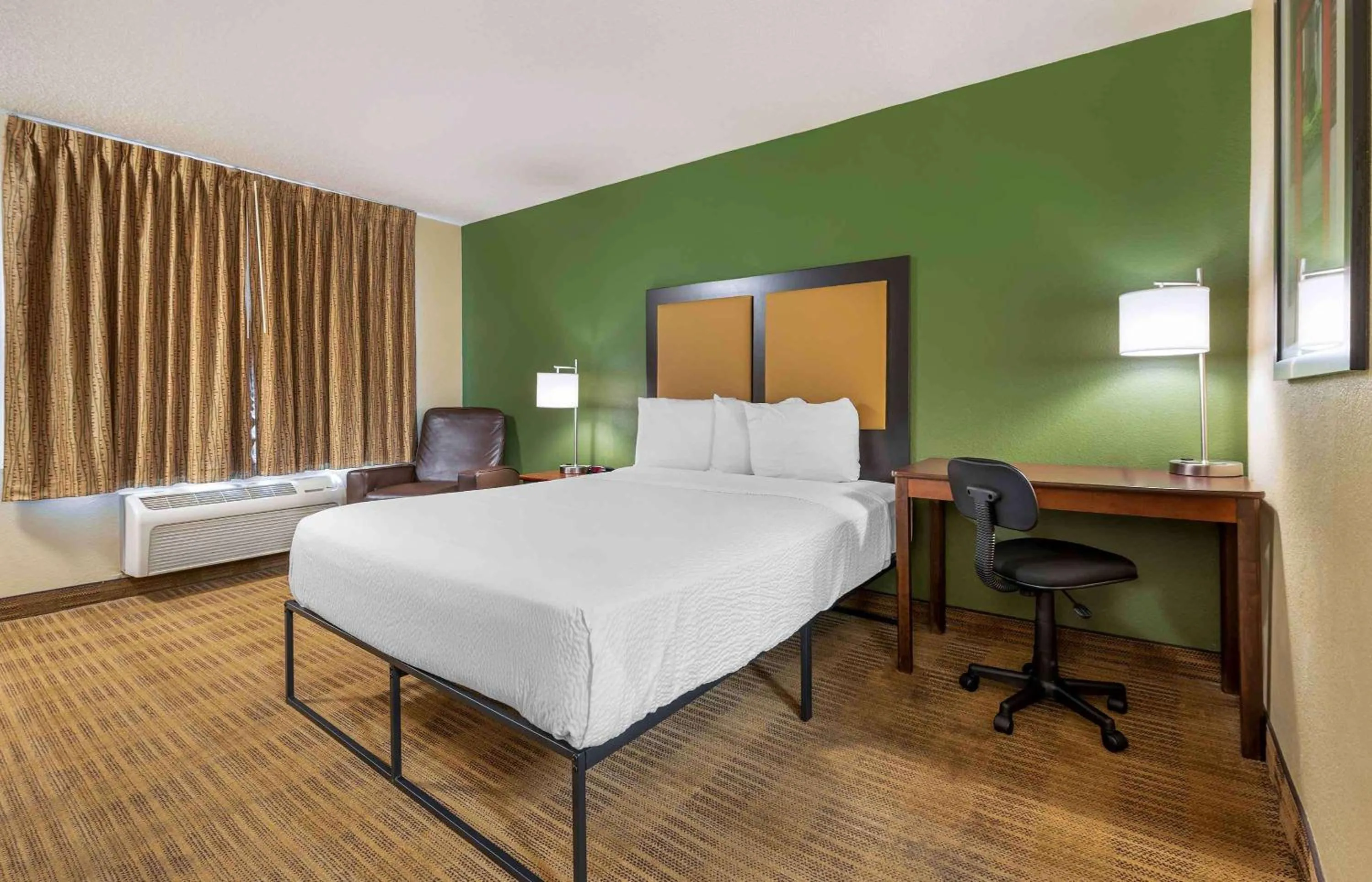 Queen Studio - Disability Access/Non-Smoking in Extended Stay America Suites - Indianapolis - Airport