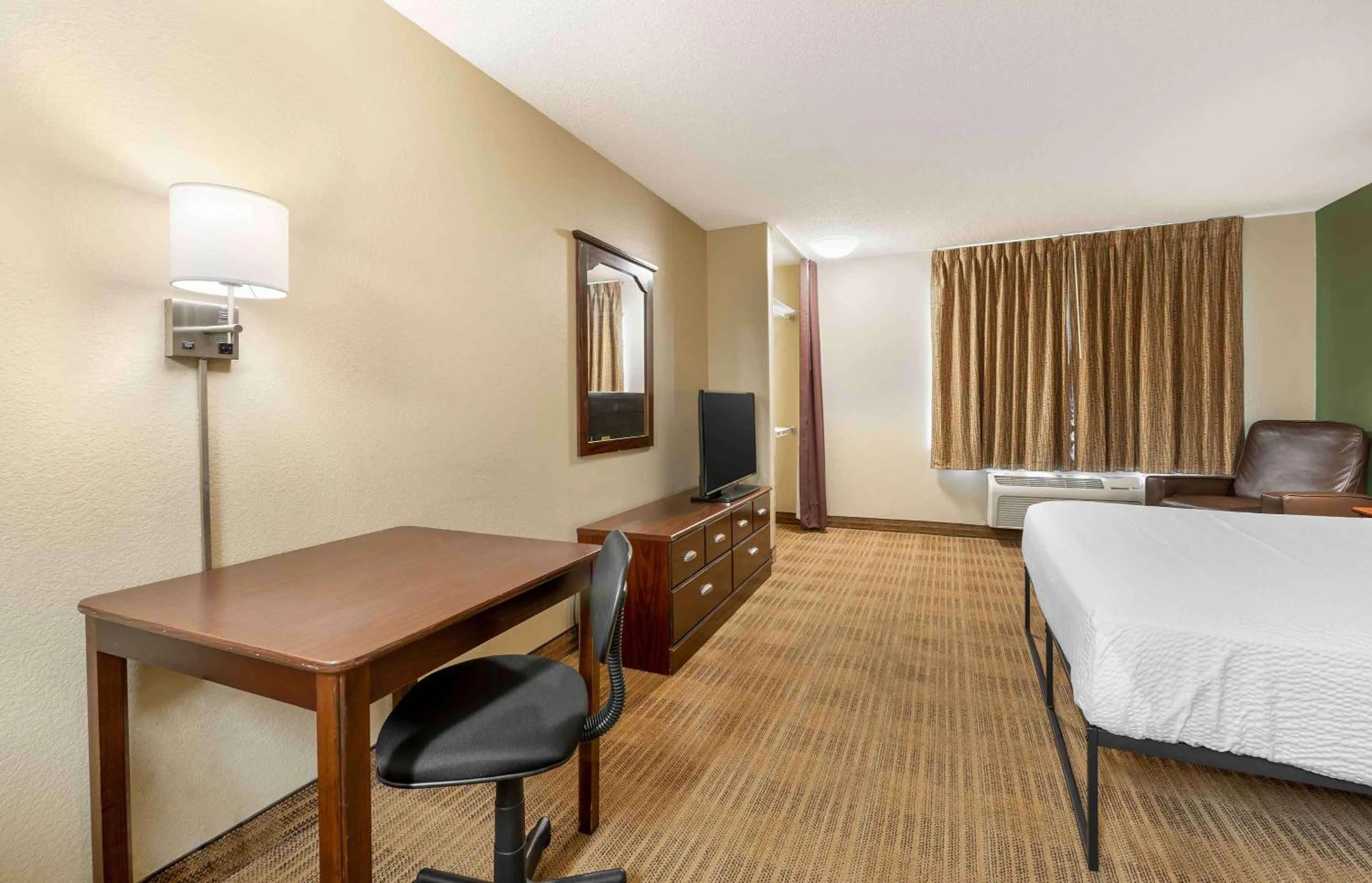 Queen Studio - Non-Smoking in Extended Stay America Suites - Indianapolis - Airport